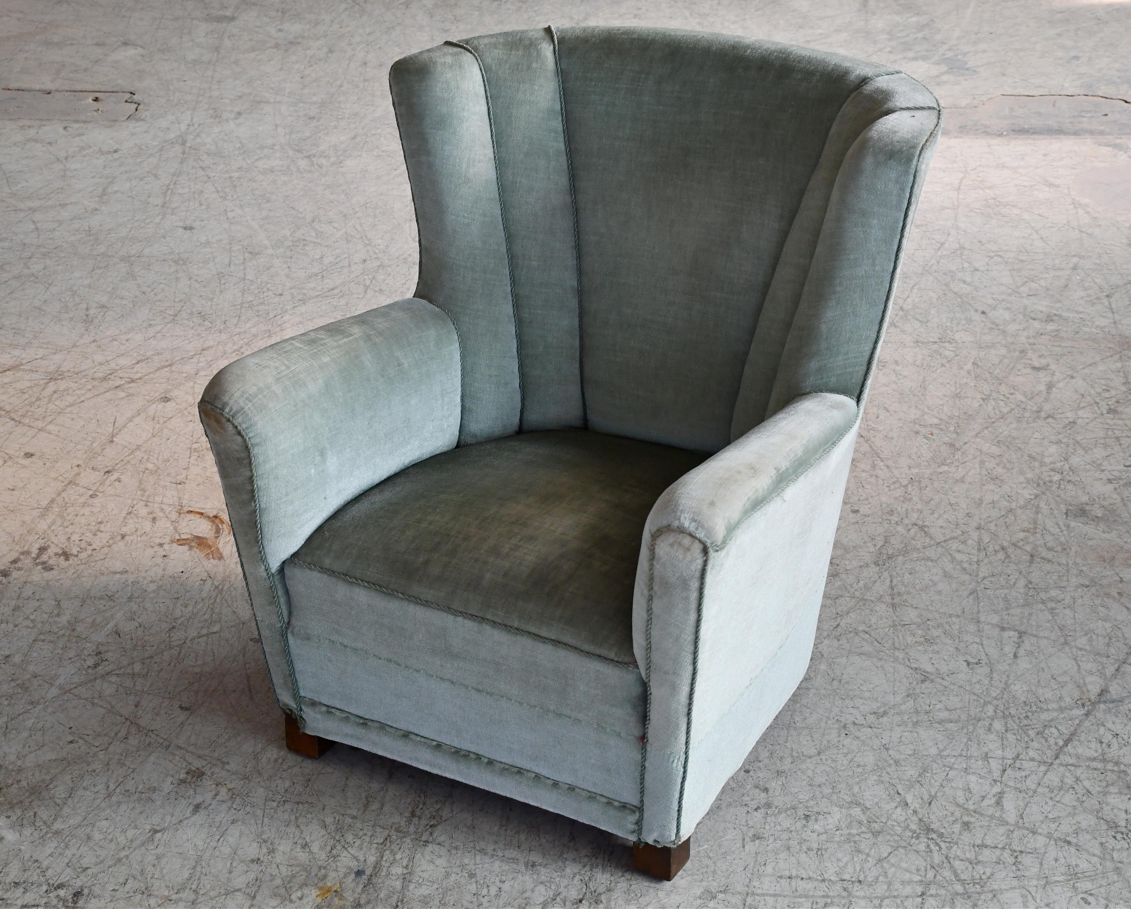 Silla de salón escultural semi alta danesa de los años 40 en mohair verde Moderno de mediados de siglo en venta