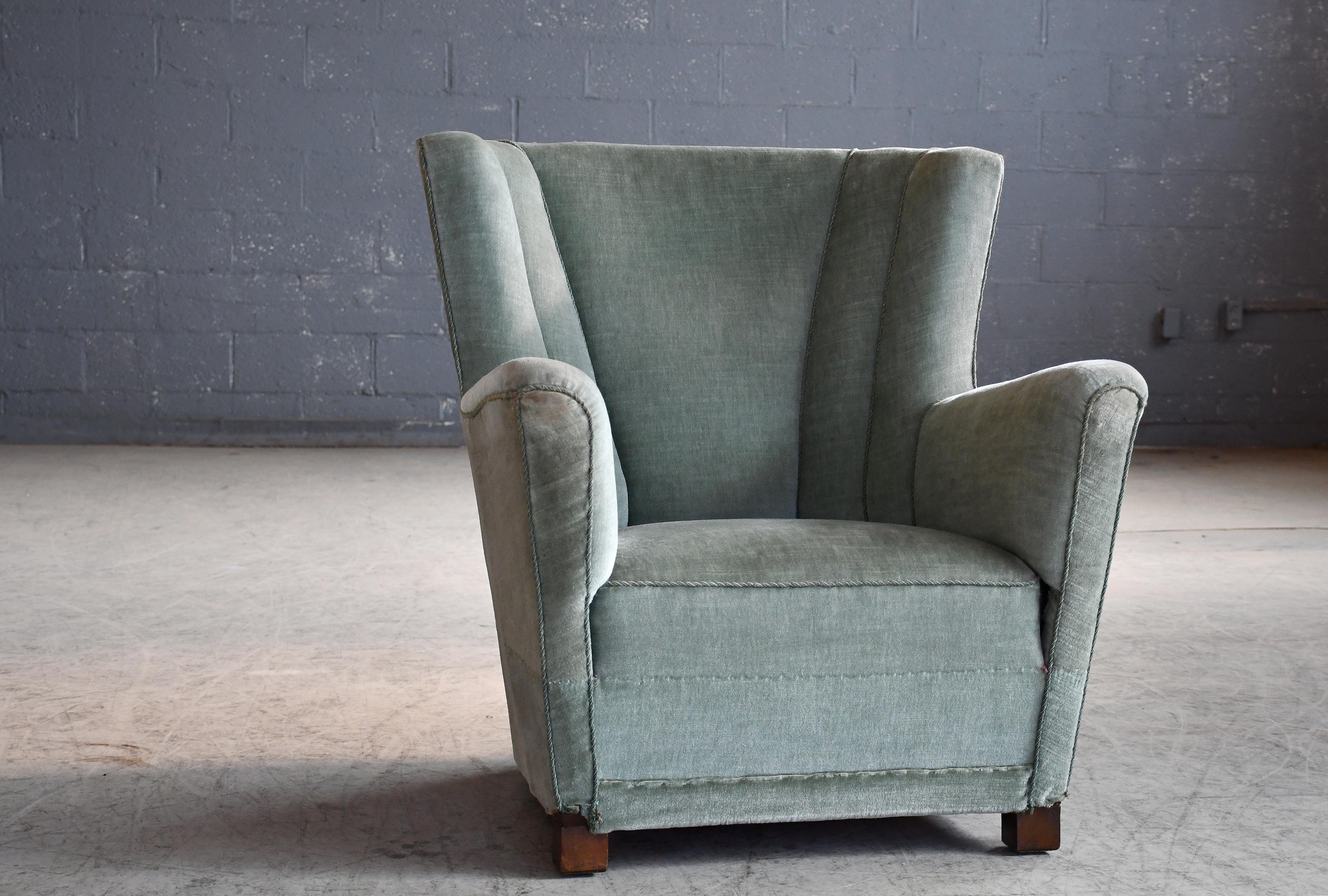 Silla de salón escultural semi alta danesa de los años 40 en mohair verde Danés en venta