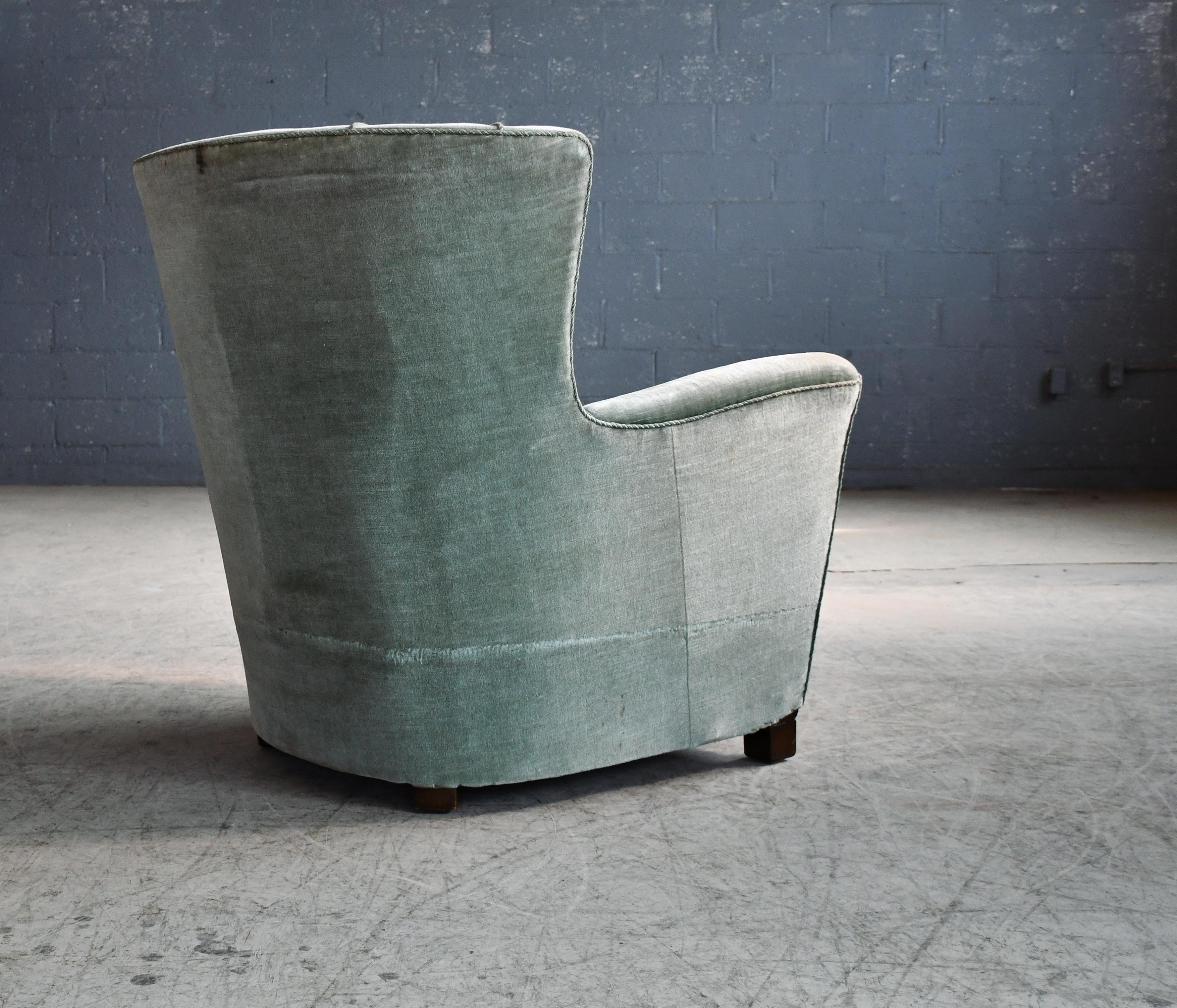 Silla de salón escultural semi alta danesa de los años 40 en mohair verde mediados del siglo XX en venta