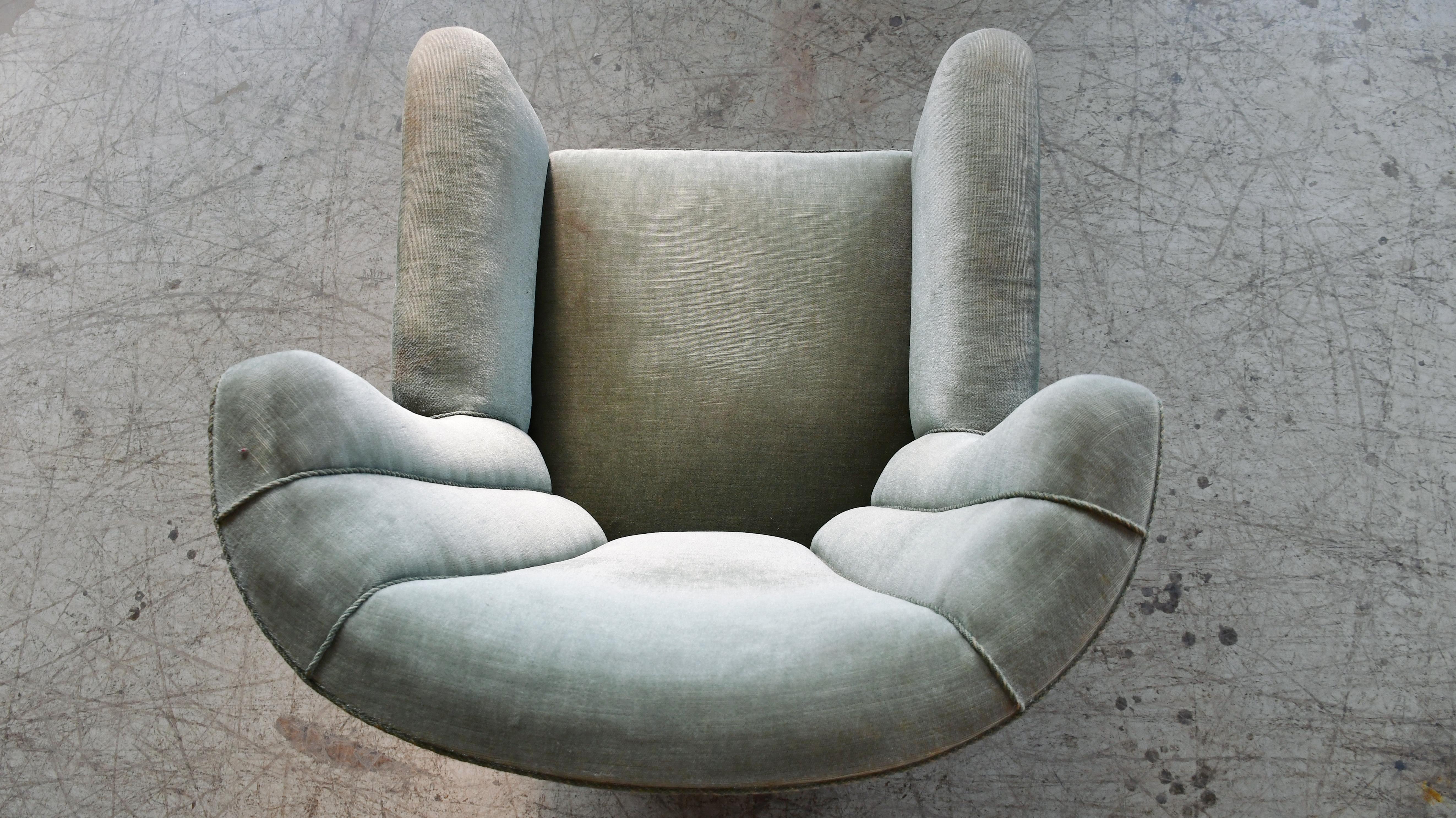 Silla de salón escultural semi alta danesa de los años 40 en mohair verde Mohair en venta