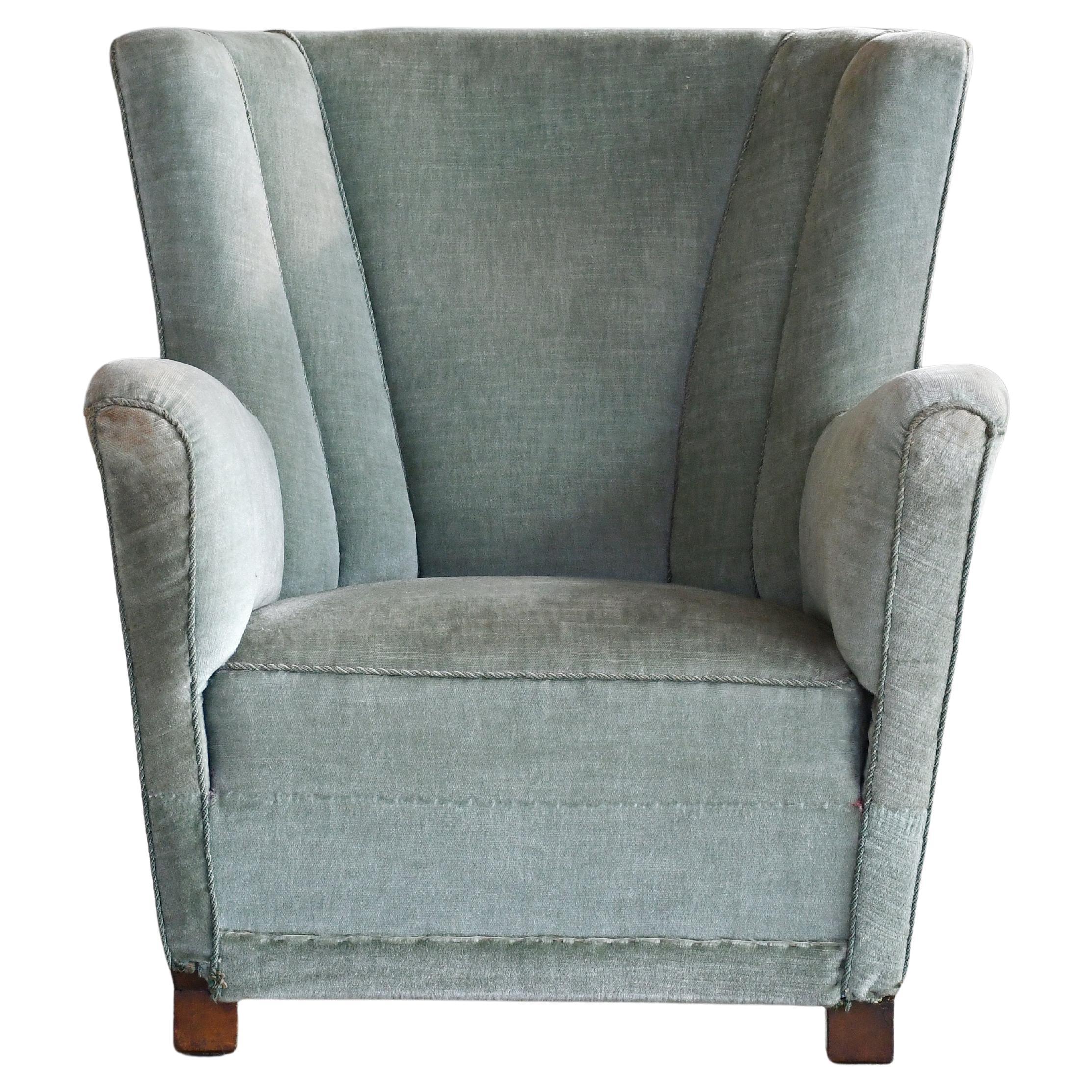 Silla de salón escultural semi alta danesa de los años 40 en mohair verde en venta