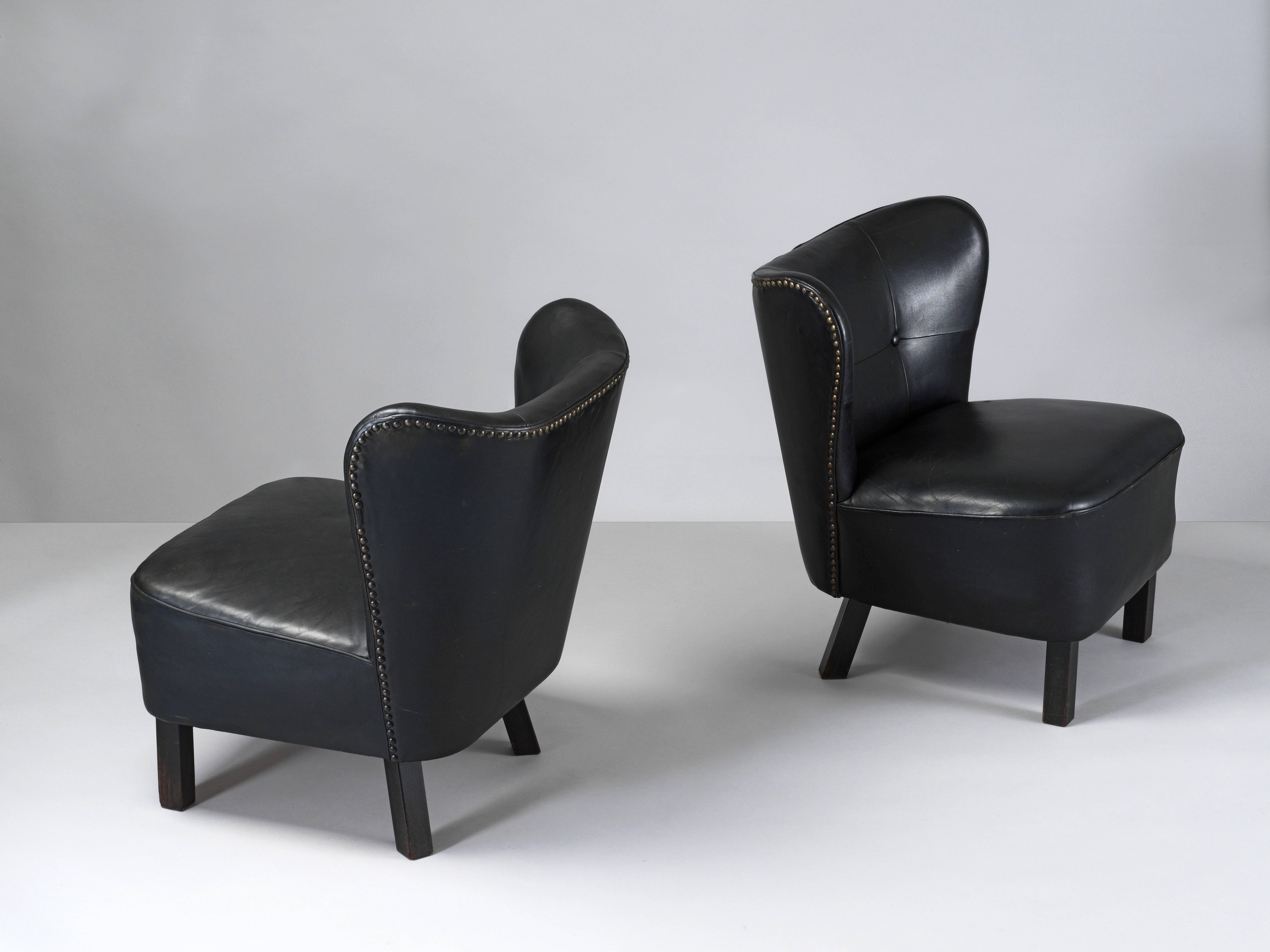 Scandinavian Modern Danish 1940s Slipper / Lounge Chairs, Black Leather, Brass Nails, 1940s For Sale