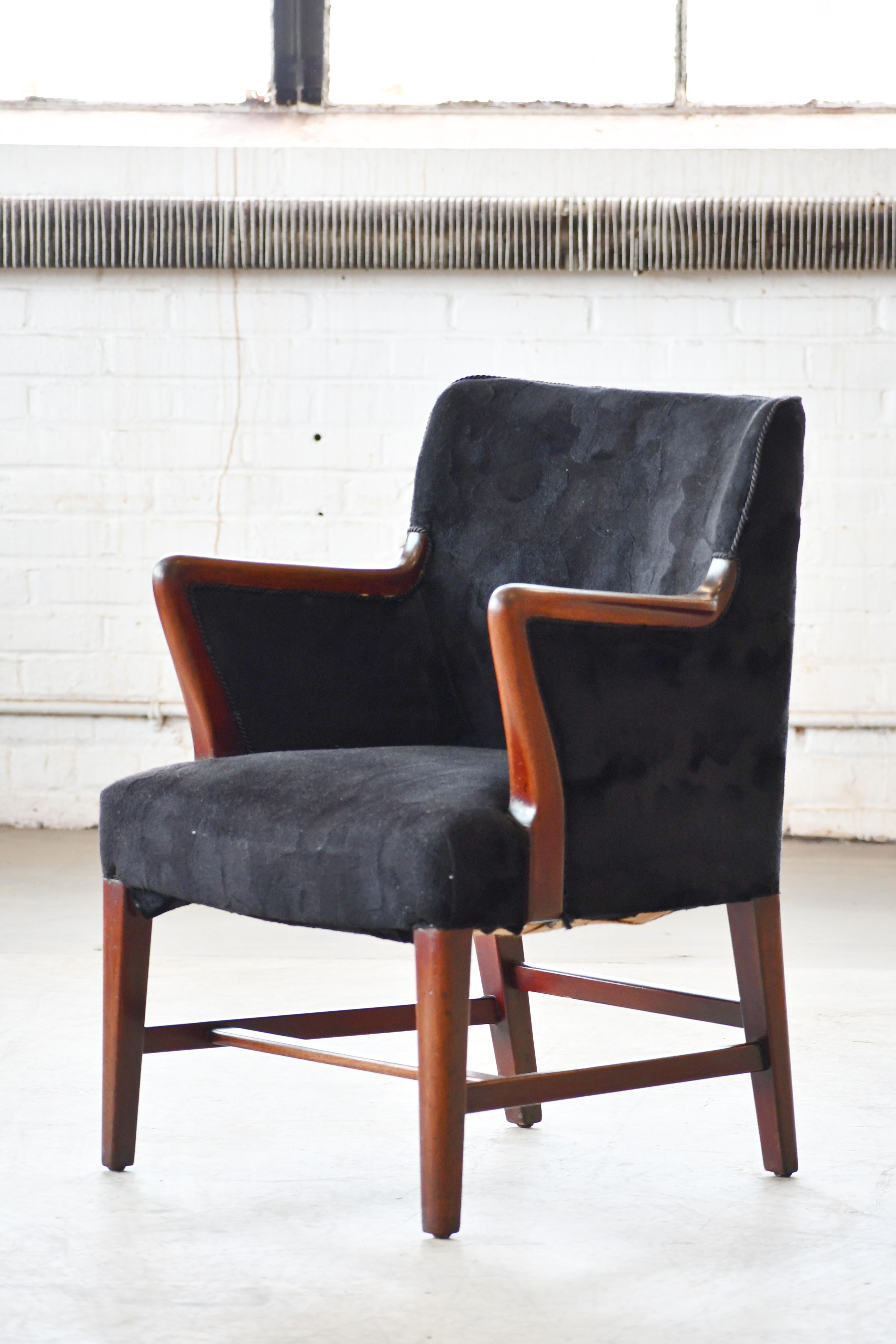 Danish 1940s Small Lounge Chair with Oak Accents on Armrests For Sale 3
