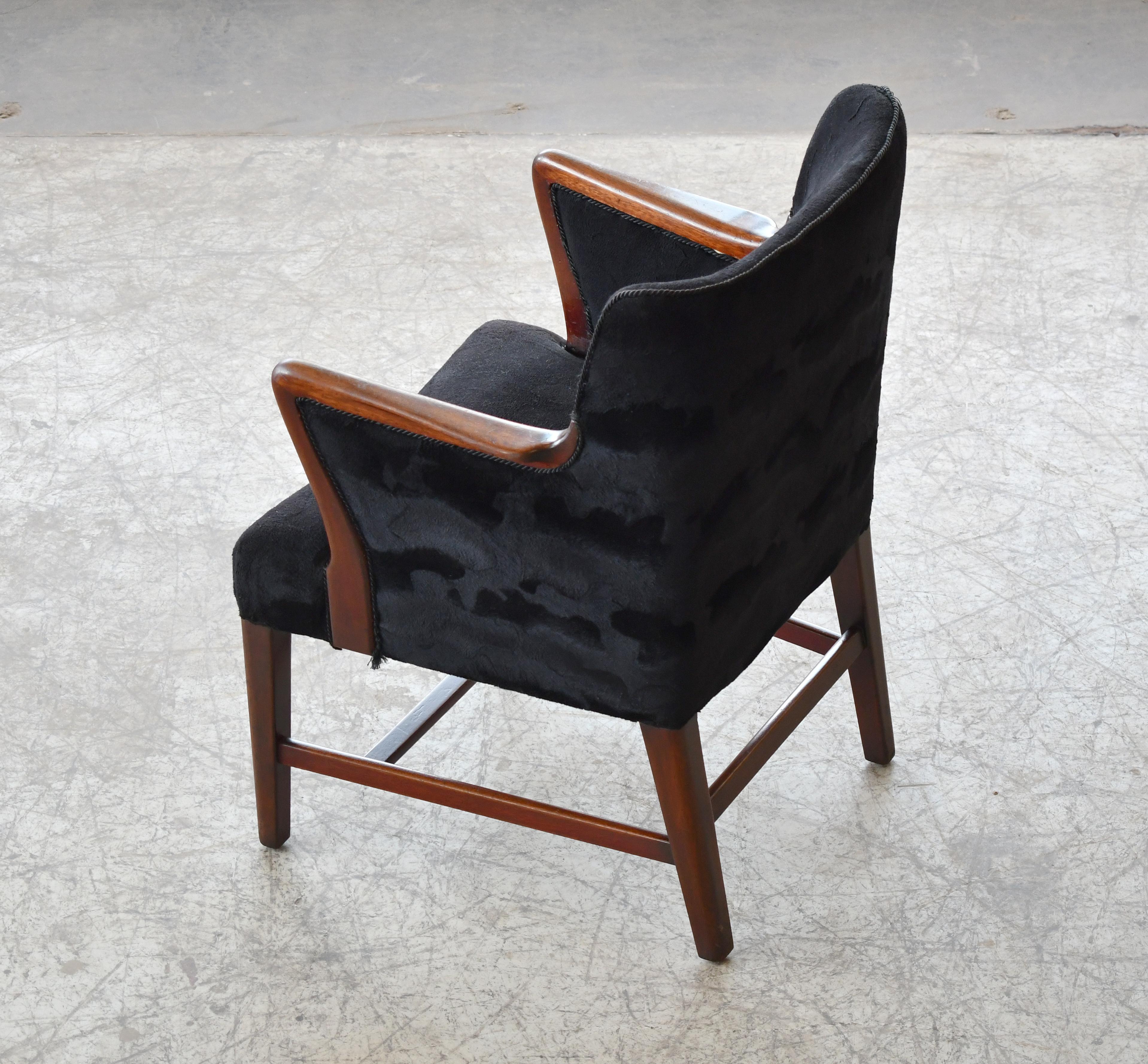 Danish 1940s Small Lounge Chair with Oak Accents on Armrests  For Sale 5