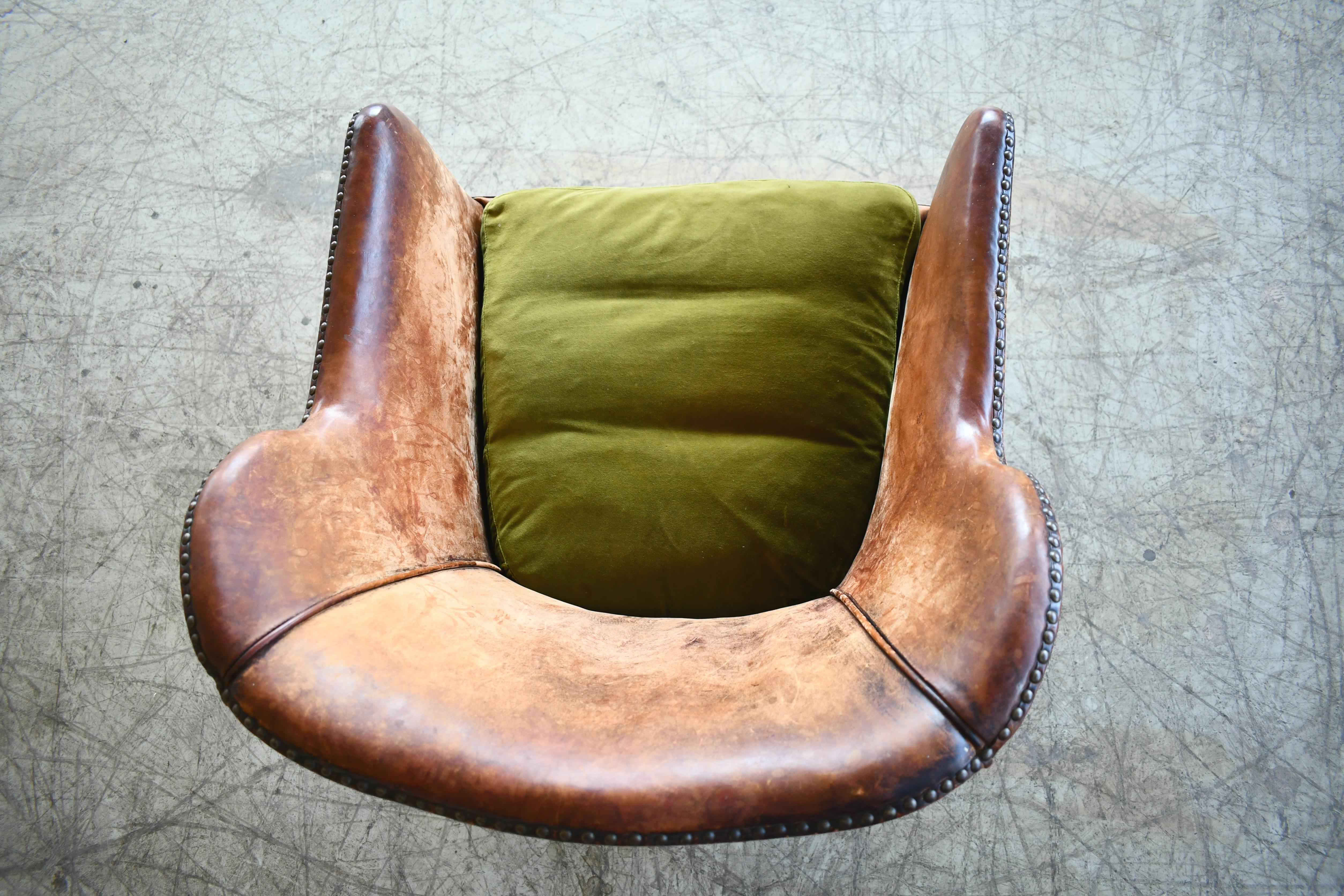 Mid-20th Century Danish 1940s Small-Scale Club Chair in Cognac Leather by Oskar Hansen