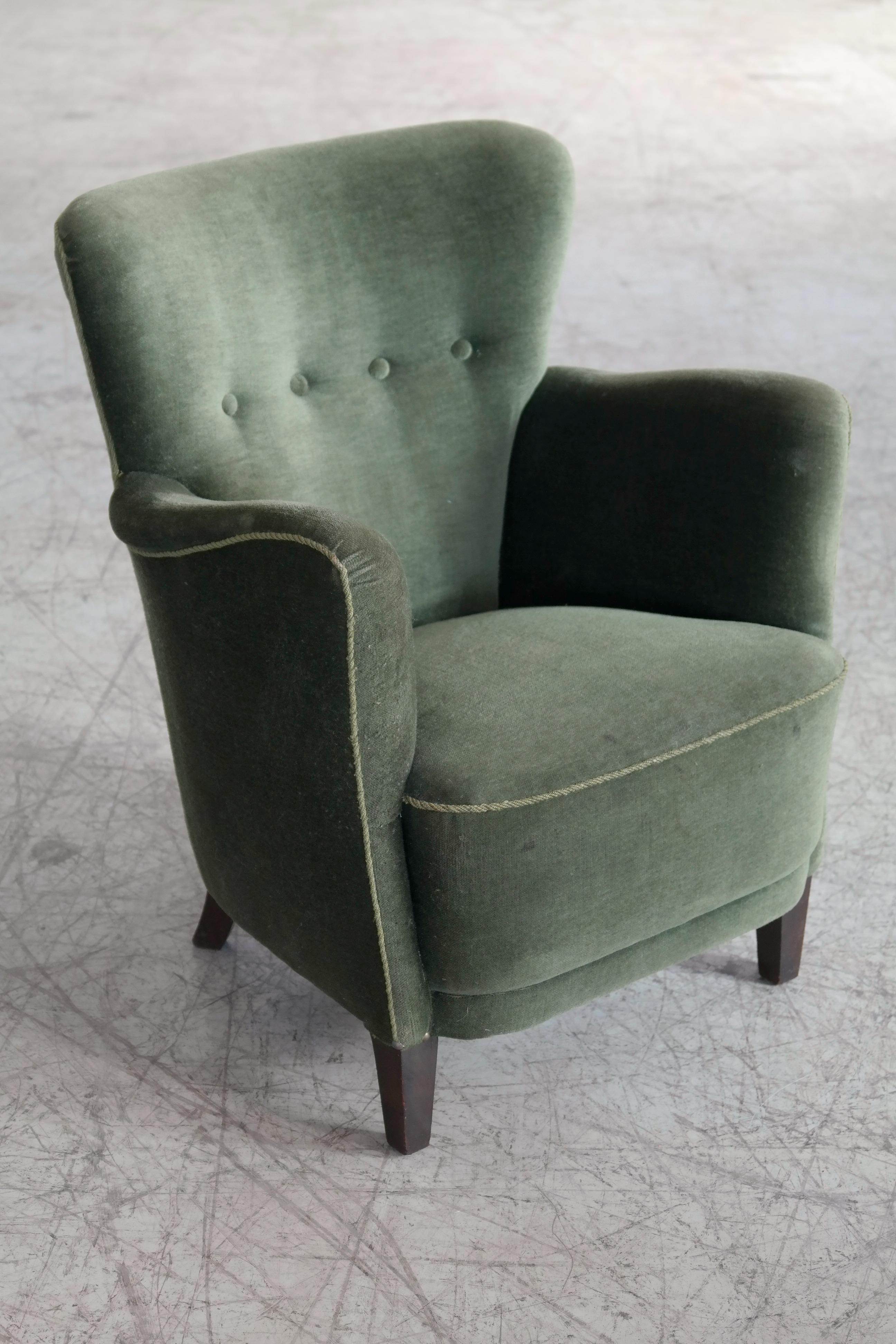Danish 1940s Small Scale Lounge or Club Chair in Style of Fritz Hansen In Good Condition In Bridgeport, CT