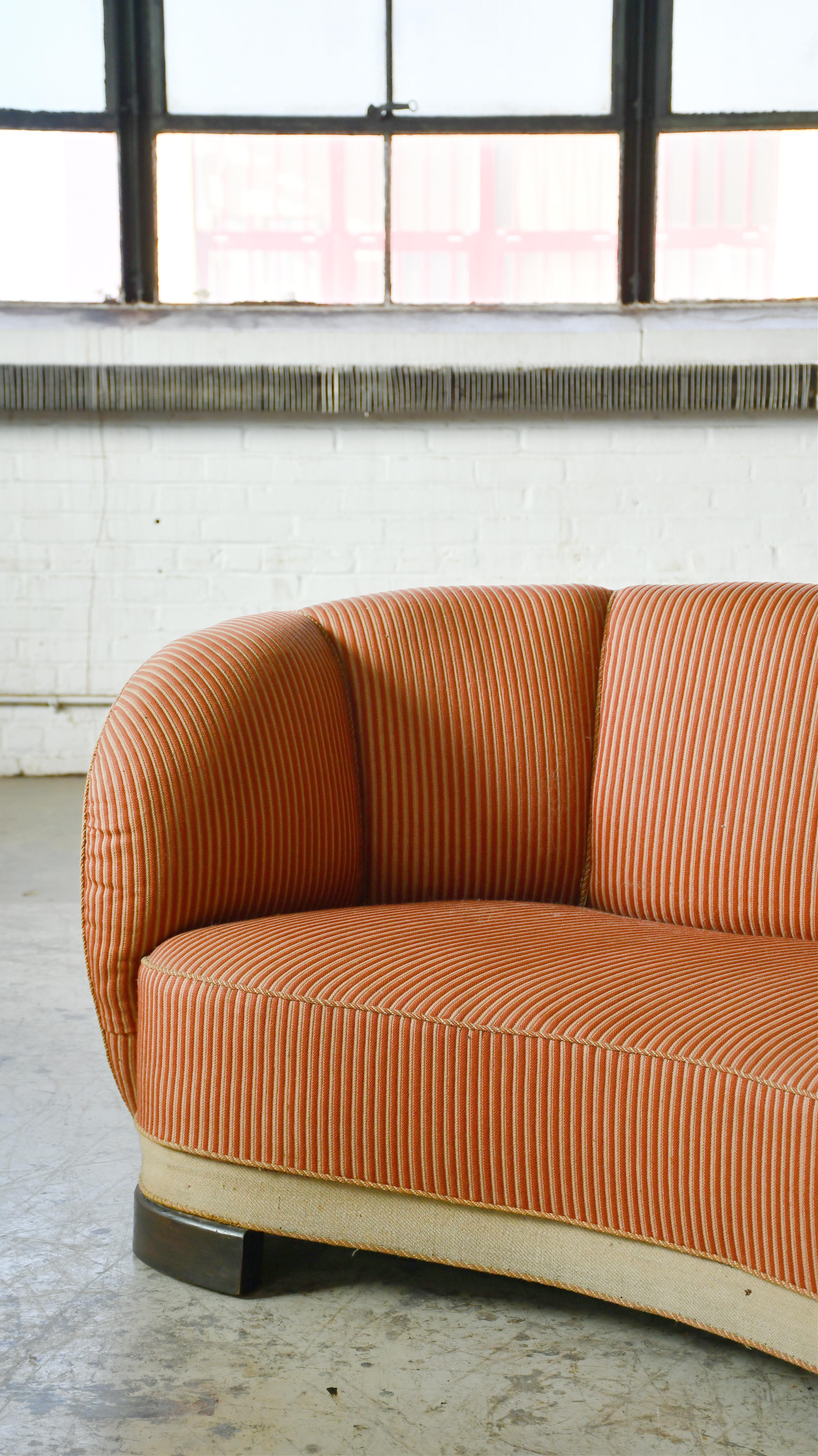 Danish 1940s Banana Form Curved Sofa or Loveseat In Good Condition For Sale In Bridgeport, CT
