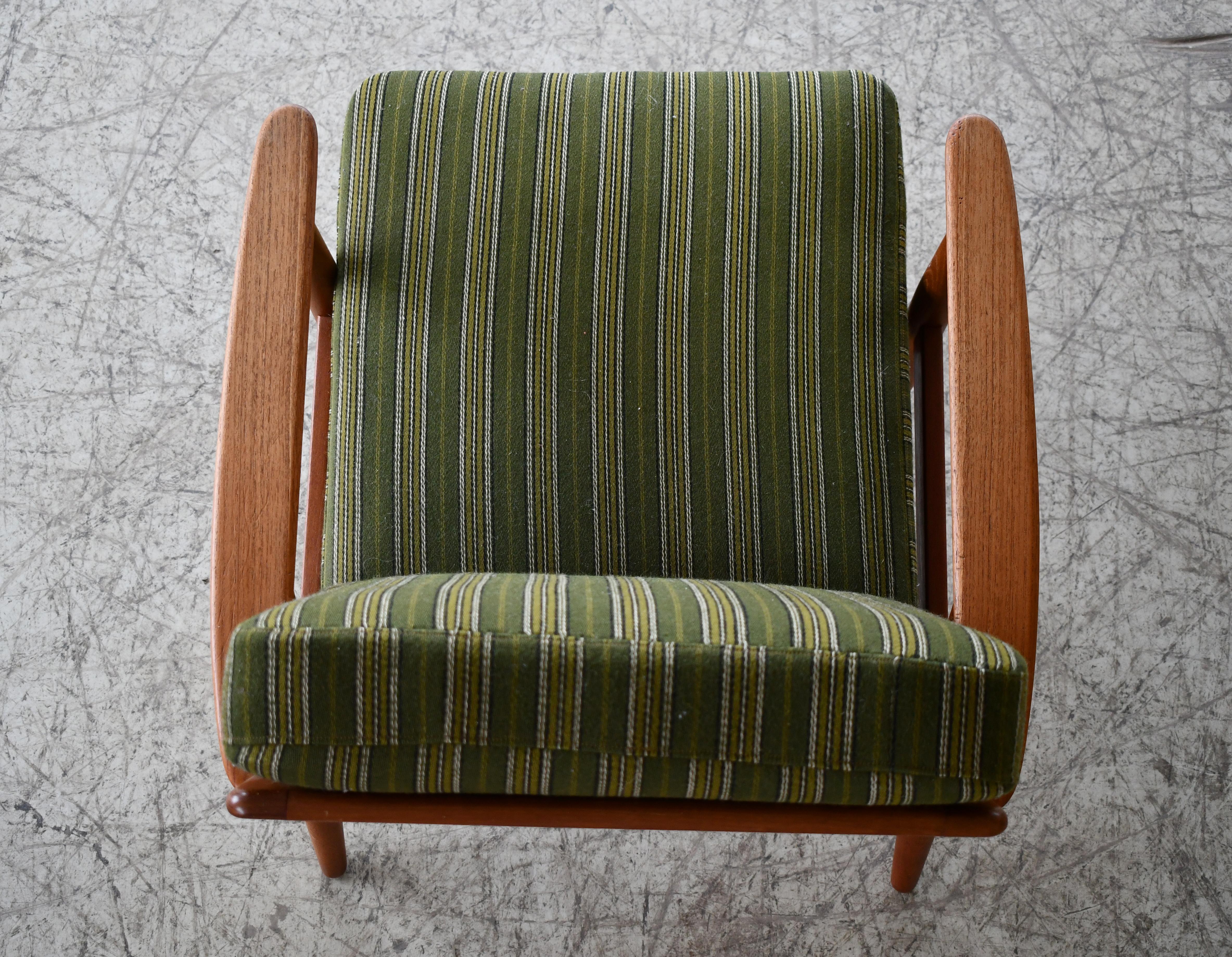 Dänischer Classic Sessel aus Teakholz und gestreifter Wolle aus den 1950er Jahren im Angebot 5