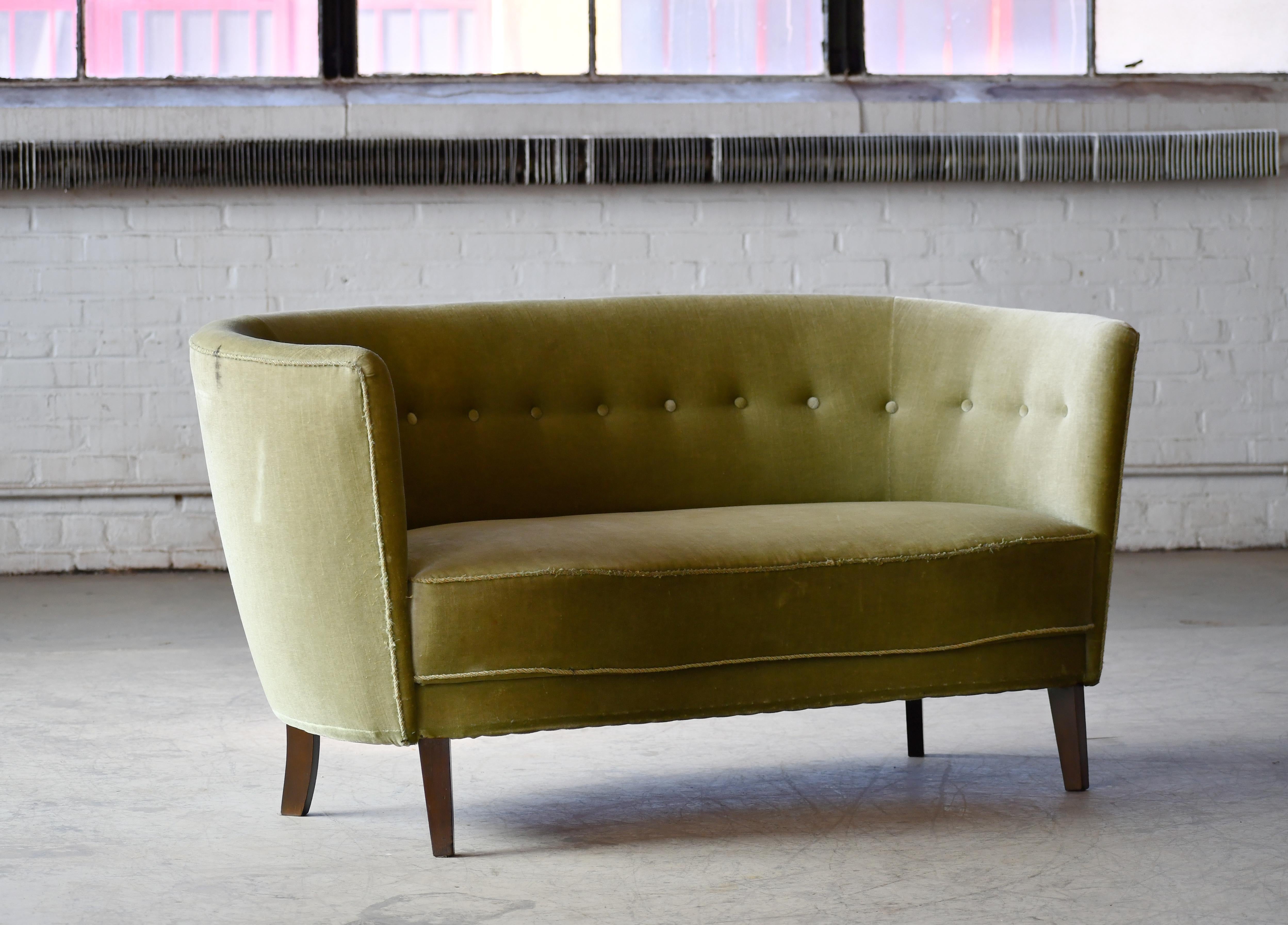 Danish 1950s Curved Banana Shape Loveseat with Smooth Back in Green Mohair In Good Condition In Bridgeport, CT
