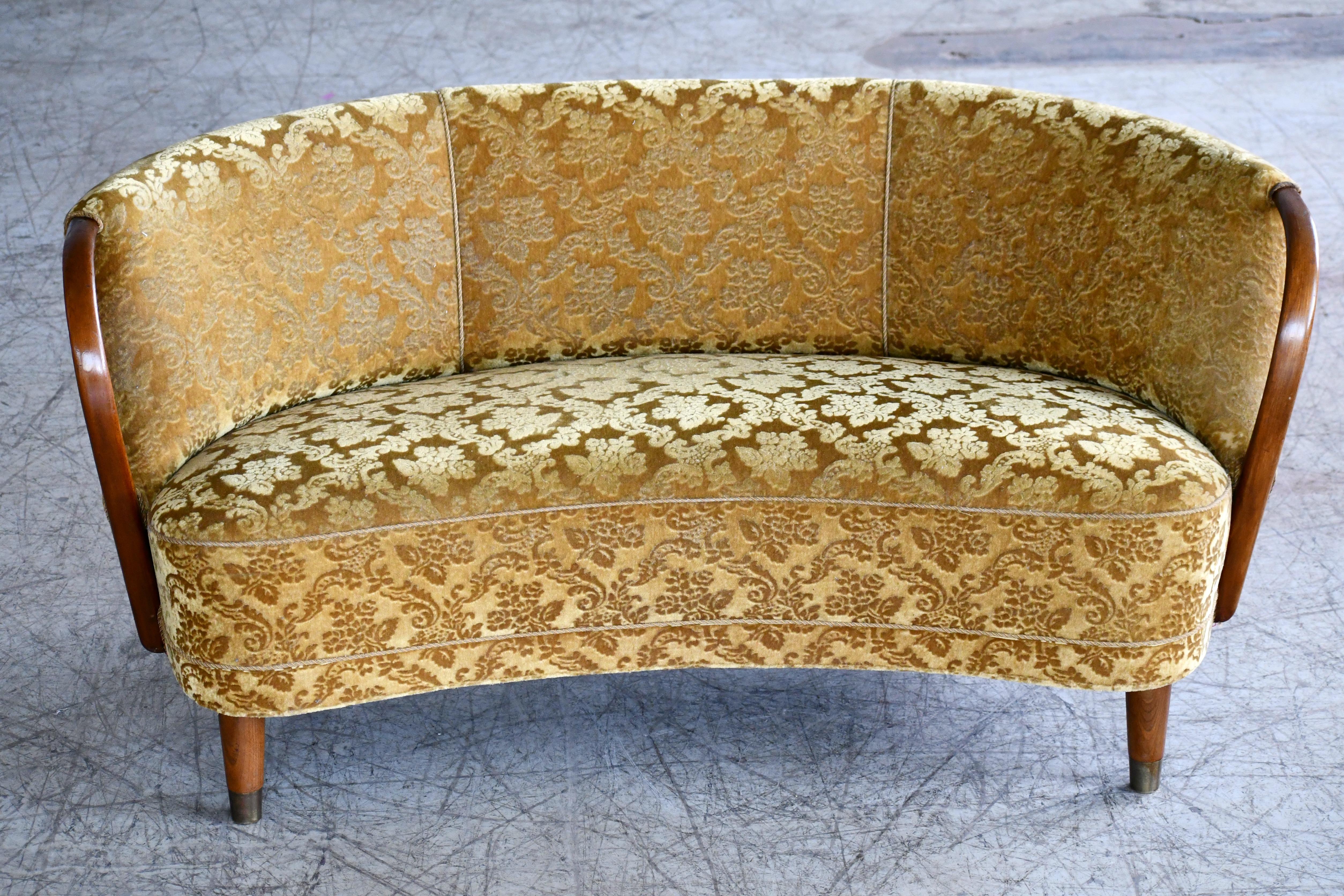 Danish 1950s Curved Banana Shaped Loveseat or Settee with Open Armrests In Good Condition In Bridgeport, CT