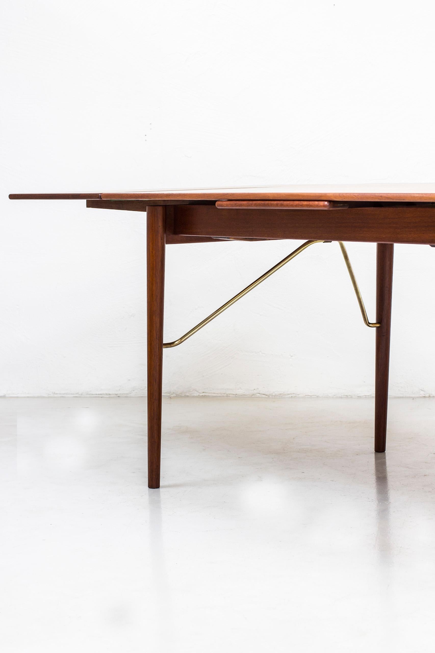 Danish, 1950s Extendable Table by Peter Hvidt & Orla Mølgaard 4