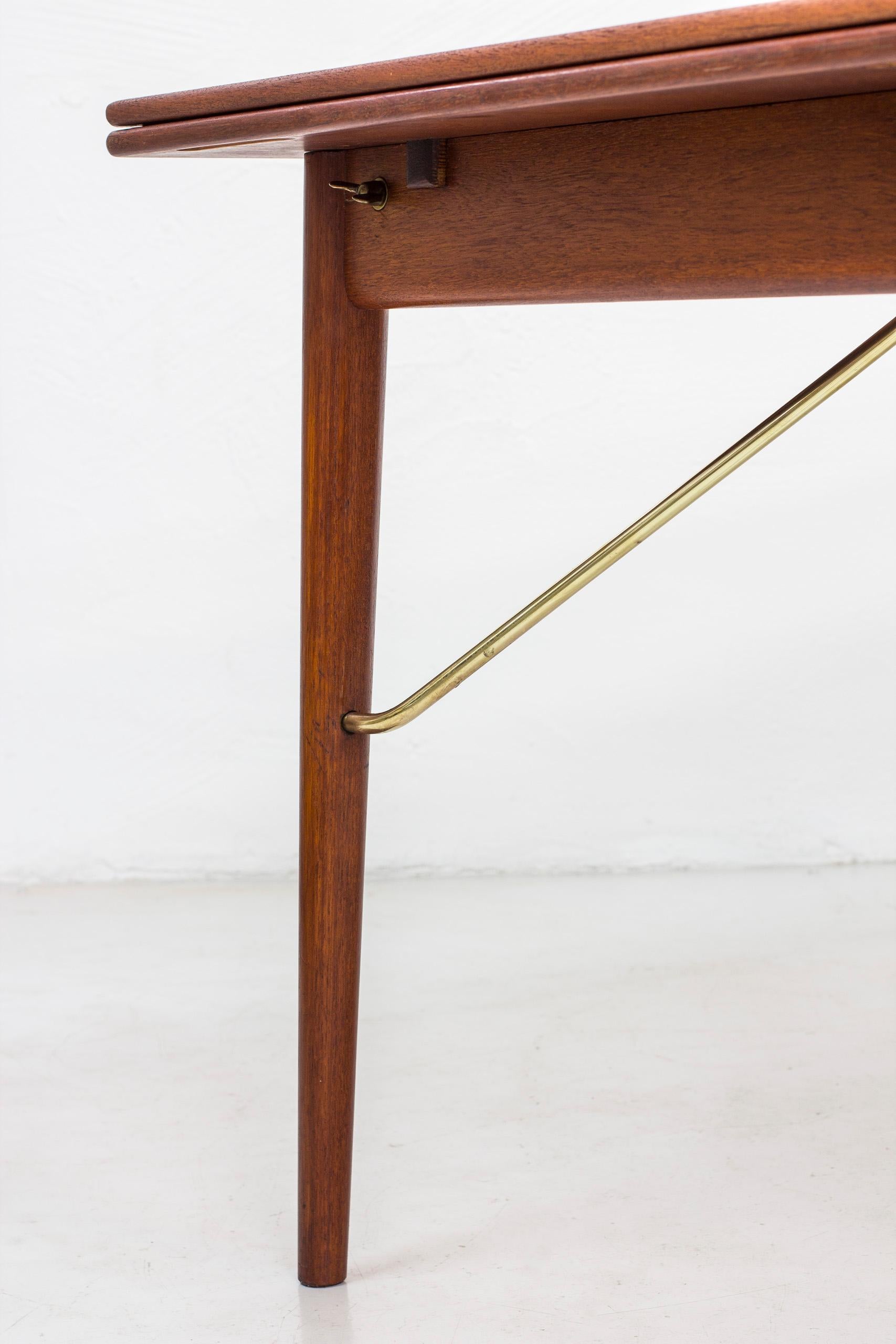 Danish, 1950s Extendable Table by Peter Hvidt & Orla Mølgaard 1