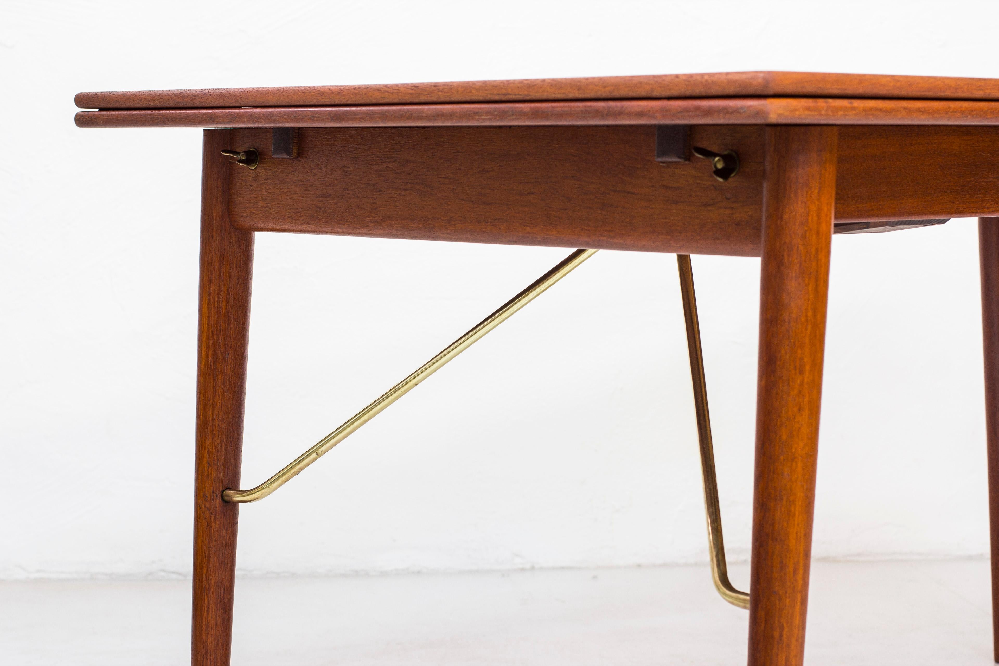 Danish, 1950s Extendable Table by Peter Hvidt & Orla Mølgaard 2