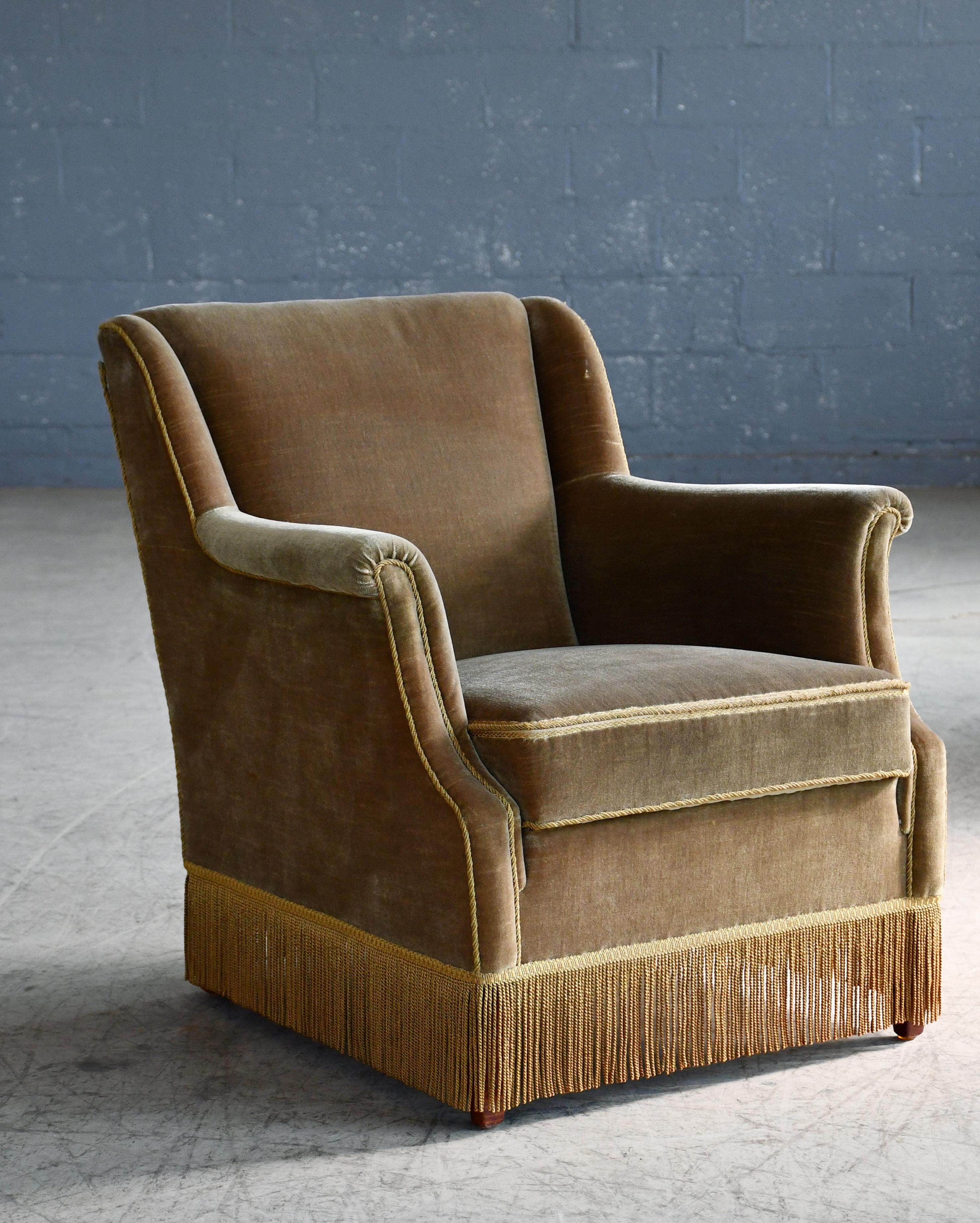 Danish 1950's His and Hers Lounge Chairs in Olive Mohair im Zustand „Gut“ im Angebot in Bridgeport, CT