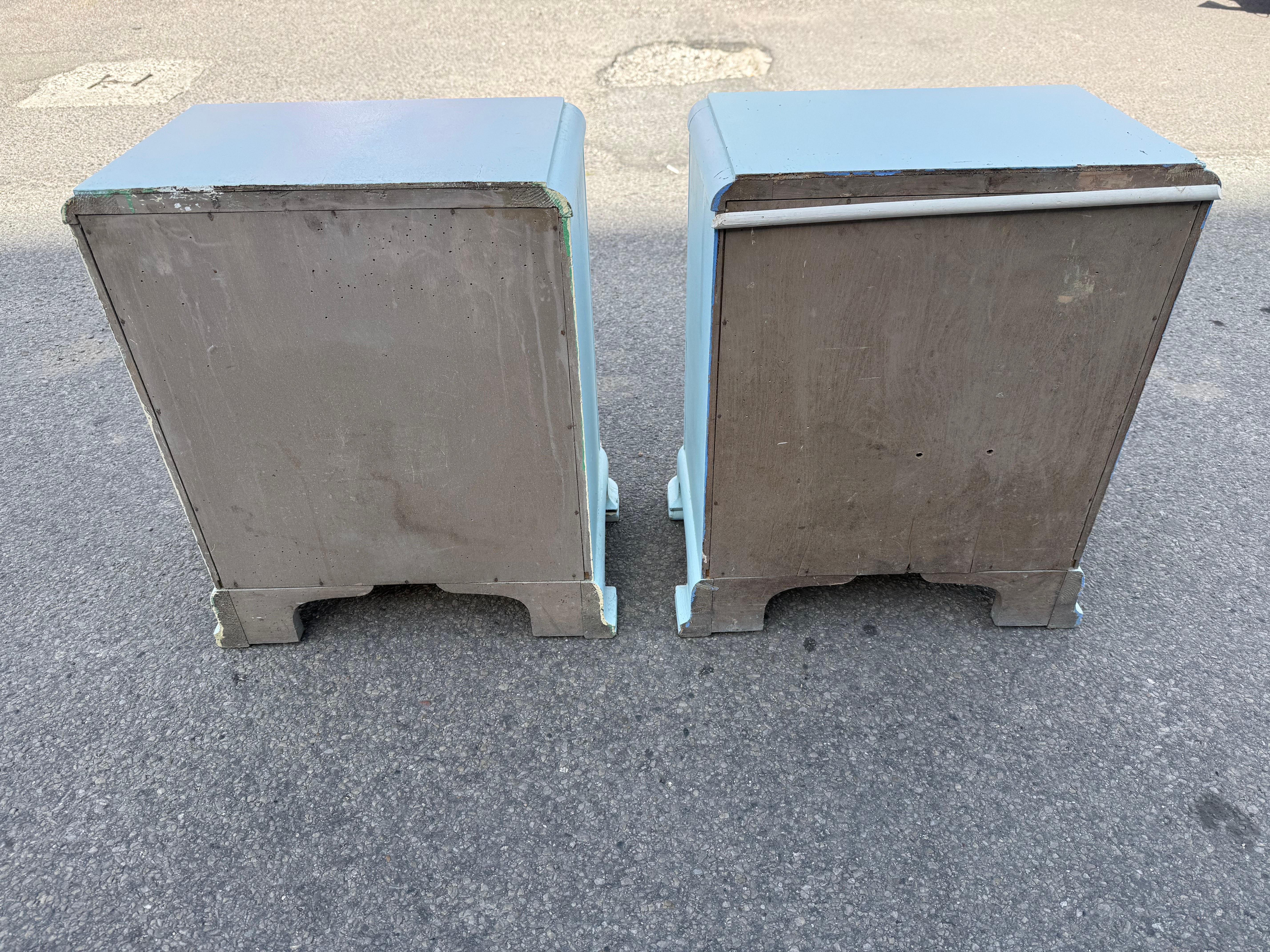 Tables de nuit art déco danoises des années 1950, bleu clair, avec quincaillerie en laiton Bon état - En vente à Copenhagen, DK