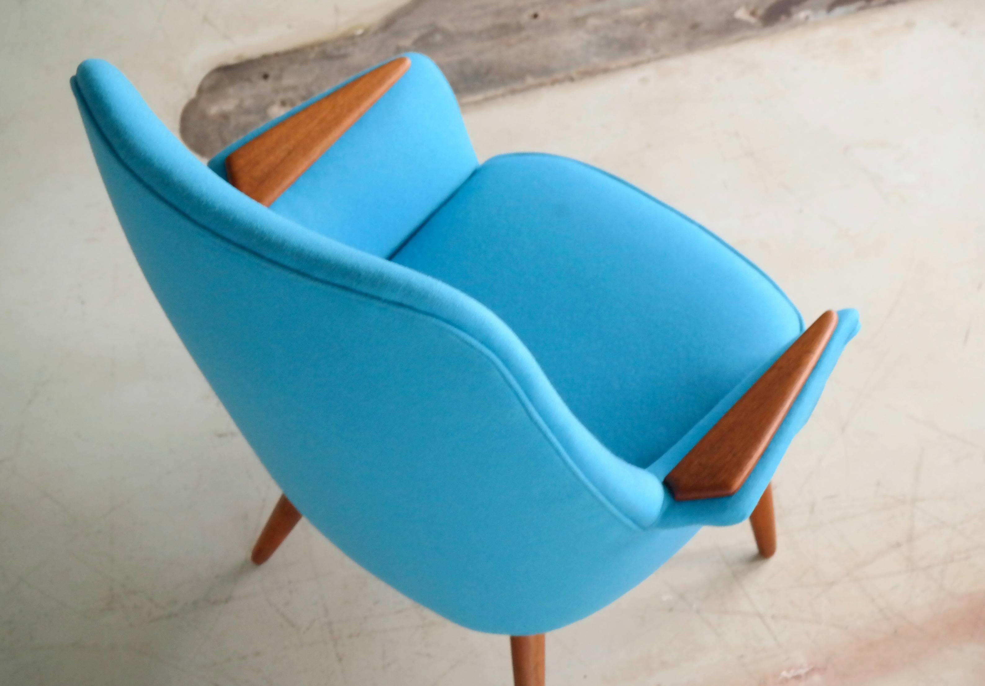 Mid-Century Modern Danish 1950s Lounge Chair with Teak Armrests Upholstered in Kvadrat Divino Wool