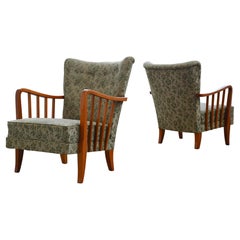 Sillones daneses de los años 50 con respaldo bajo y reposabrazos de madera