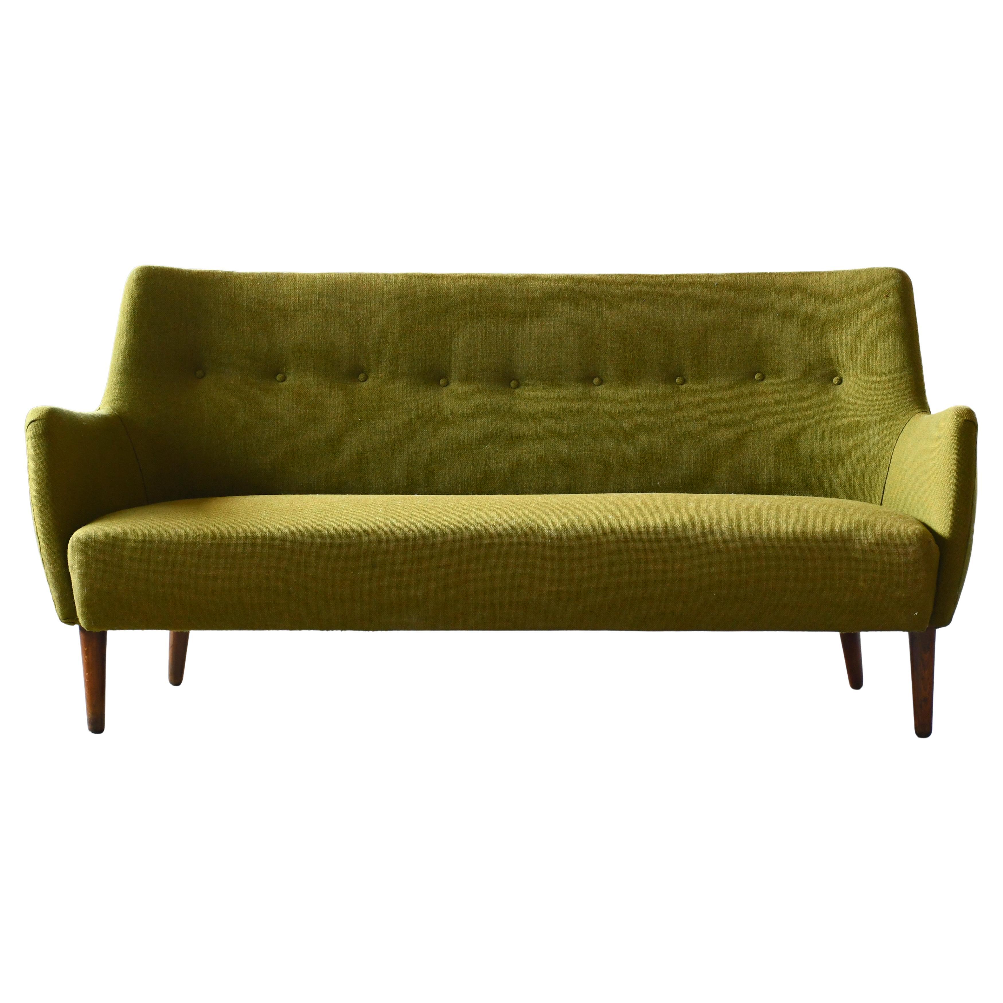 Sofá o Loveseat danés de los años 50 en lana verde al estilo de Peter Hvidt en venta