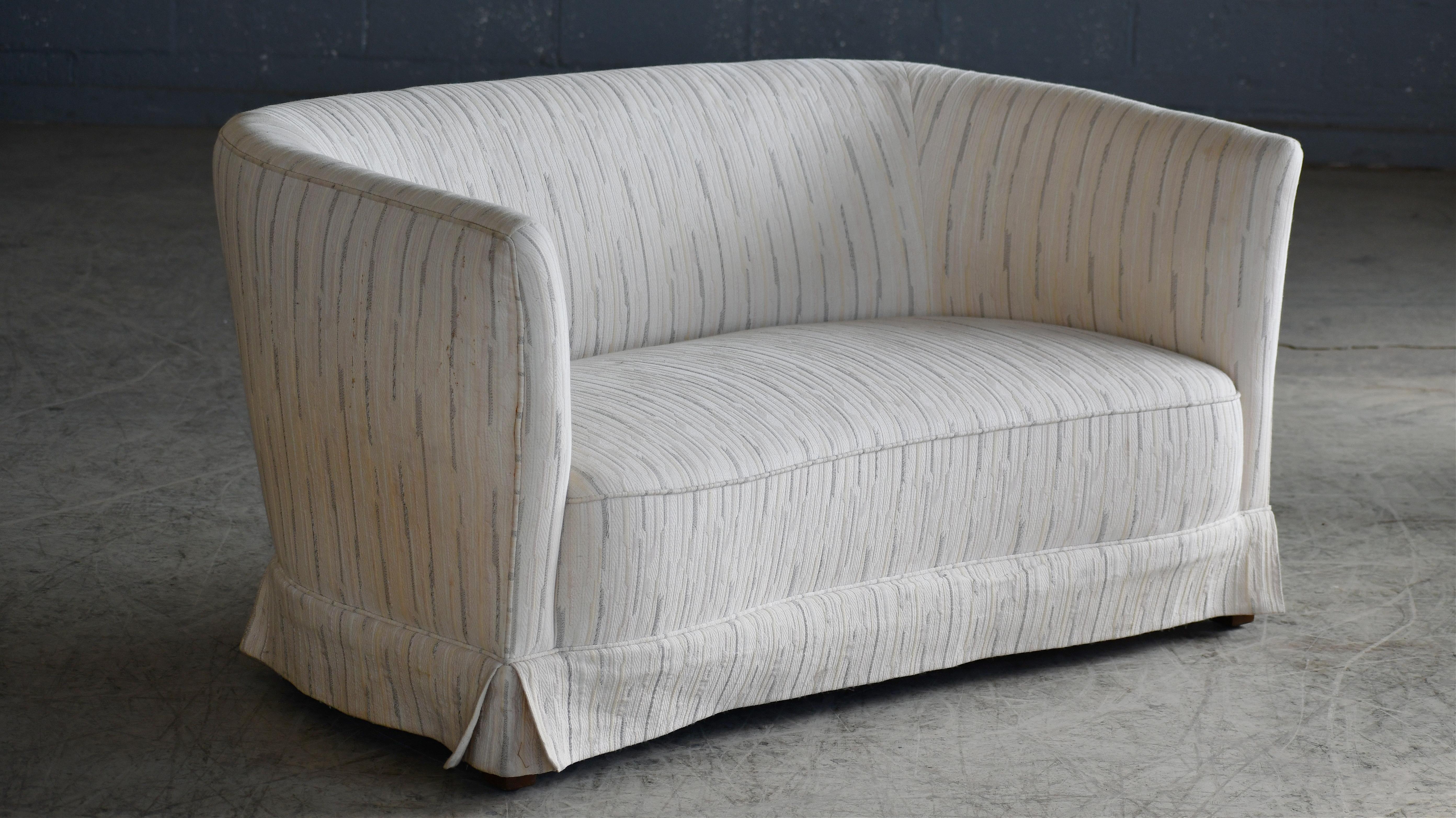 Mid-20th Century Danish 1950s Settee or Loveseat in the Style of Peter Hvidt For Sale