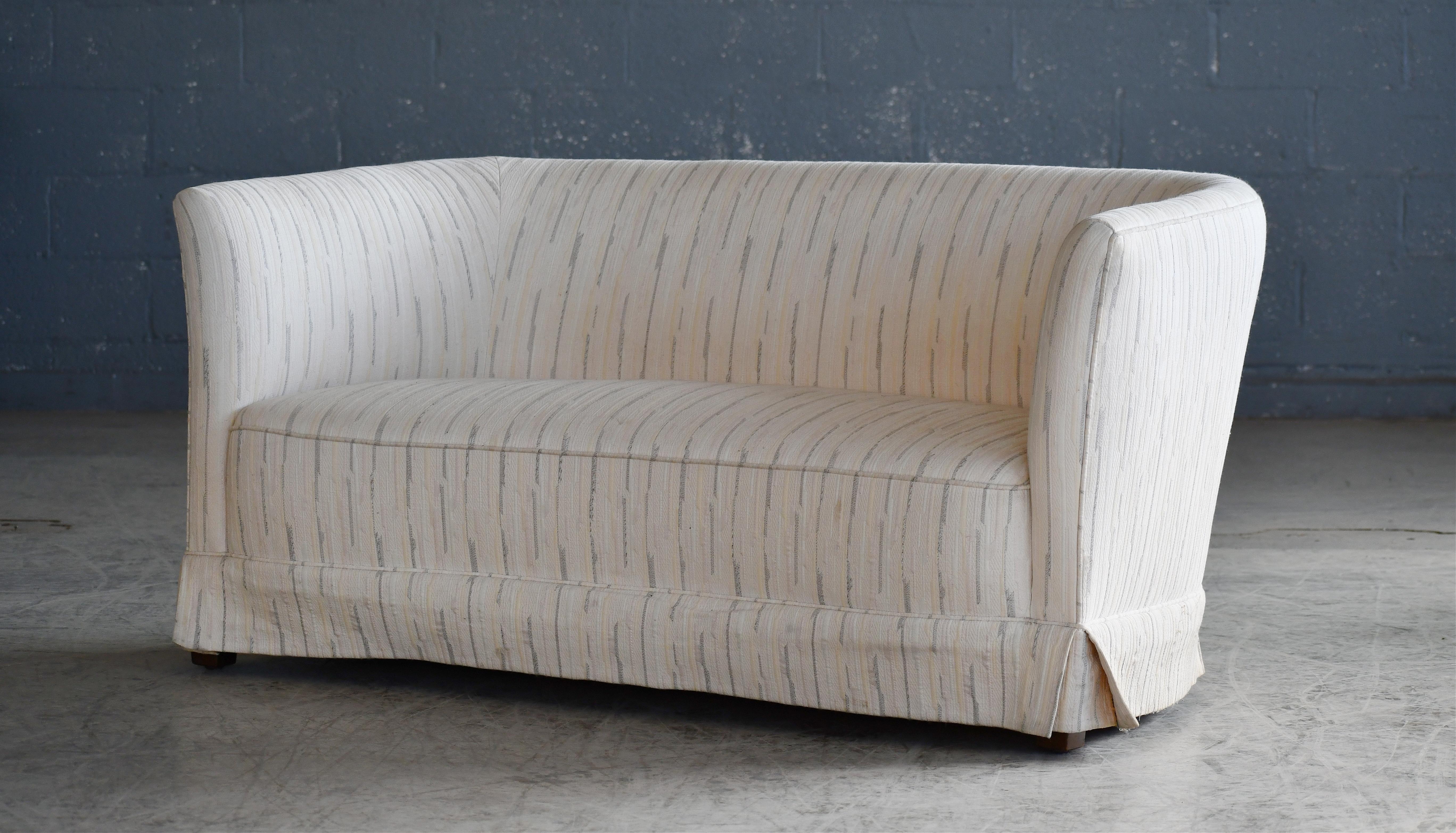 Danish 1950s Settee or Loveseat in the Style of Peter Hvidt For Sale 1