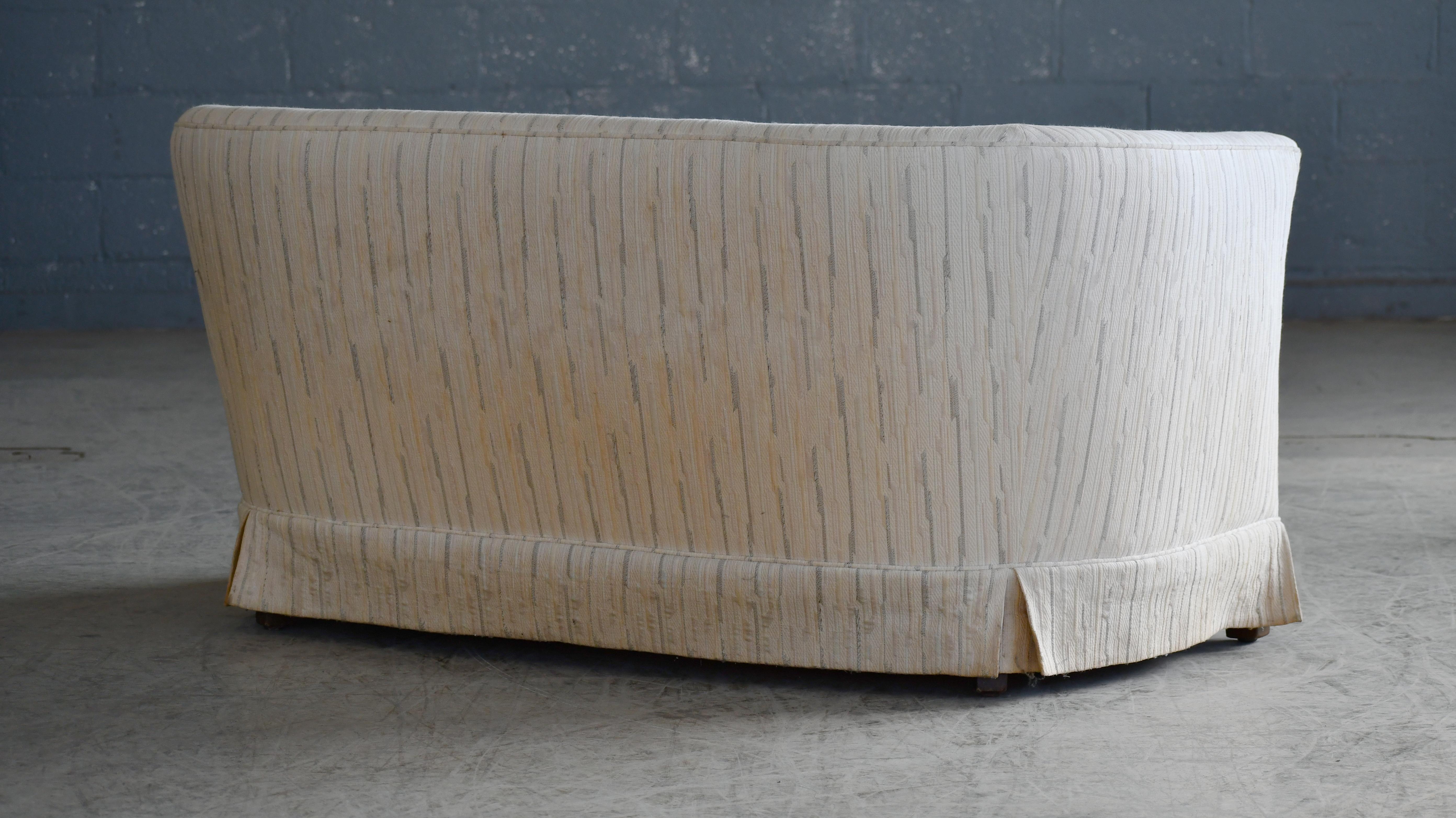 Danish 1950s Settee or Loveseat in the Style of Peter Hvidt For Sale 2