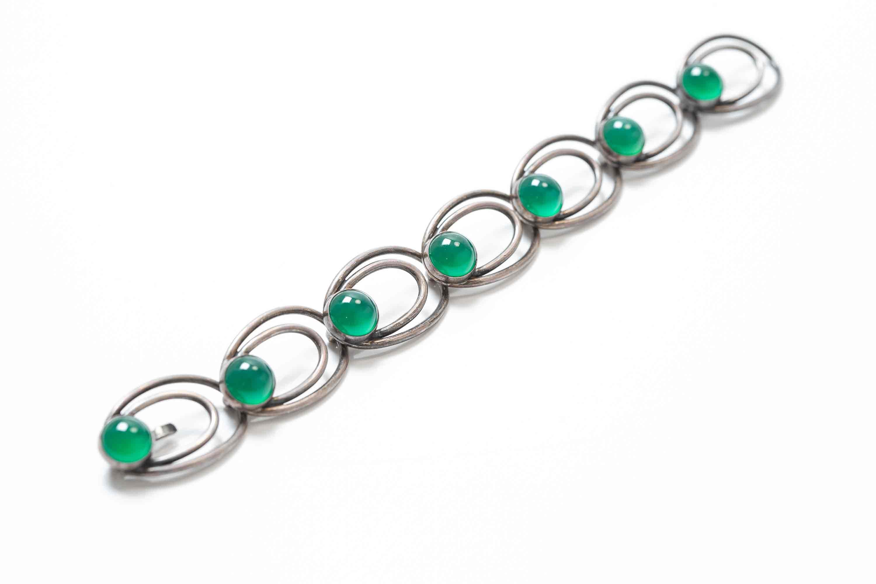 Elegant silver chain bracelet by danish designer and maker Nils Erik From. Silver with seven green agate stones. The bracelet is in excellent vintage condition, with no imperfections to its form.