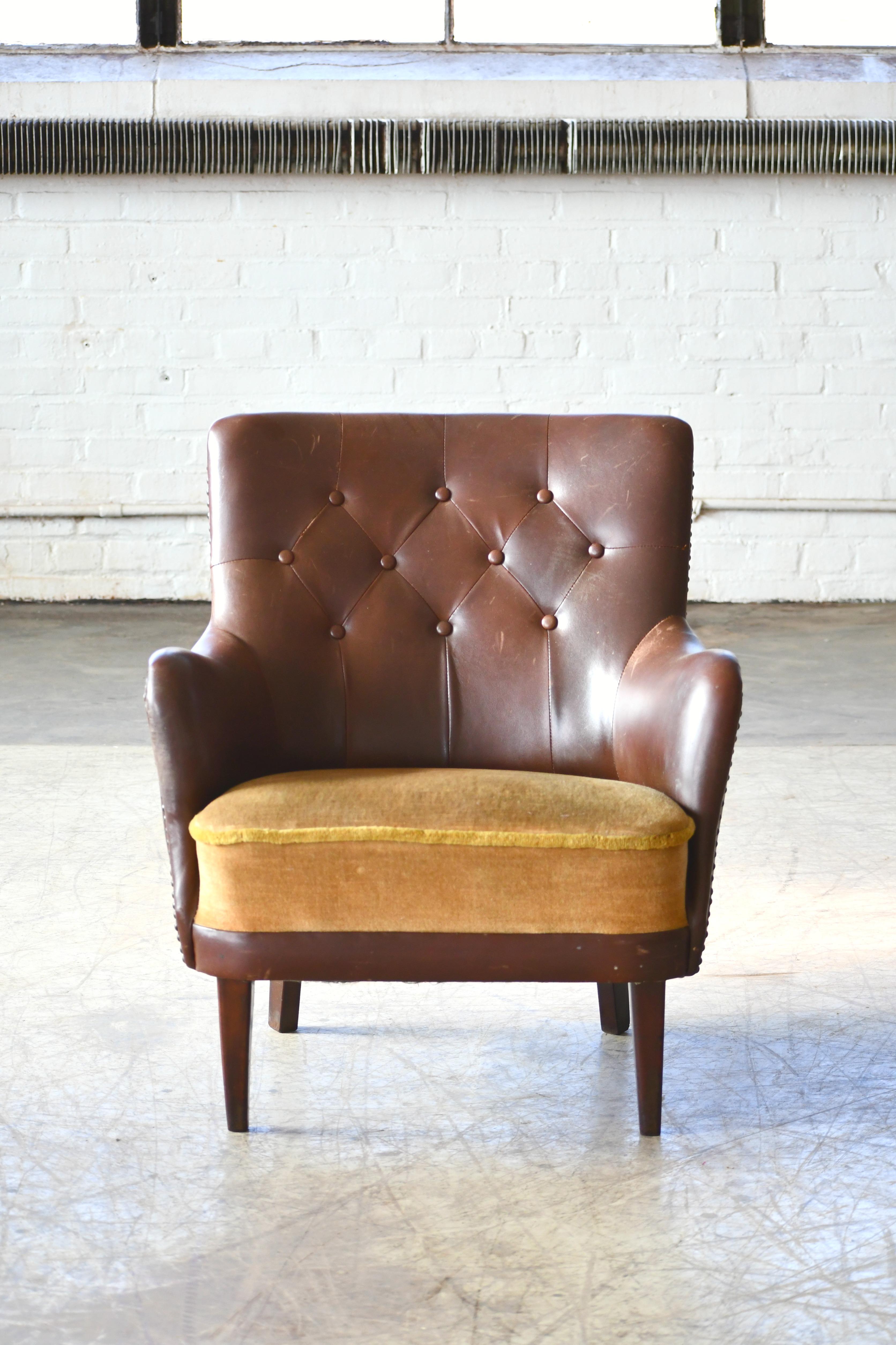 Charming and elegant small Danish easy chair in the style of Frits Henningsen in tufted chocolate colored leather with green velvet seat. Leather is in good condition with a nice patina and natural age wear all combining to a nice worn look. Raised
