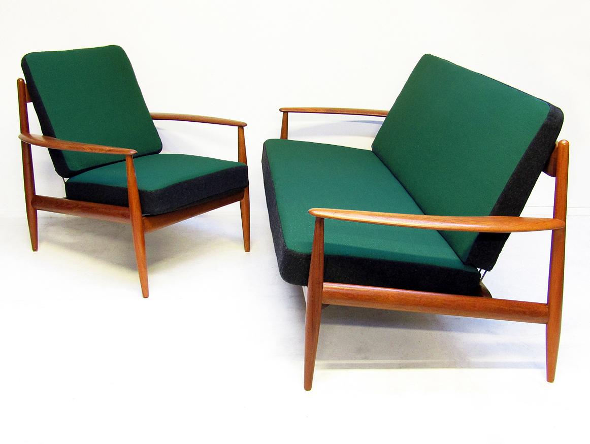 A 1950s model FD-118 two-seat sofa and lounge chair in teak and Kvadrat fabric by Grete Jalk for France and Daverkosen.
 
The earliest edition of this design, they have an elegant and streamlined form.
 
They have been carefully restored and