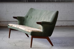 Sofá danés de los años 50 de Kurt Olsen Acentos de teca