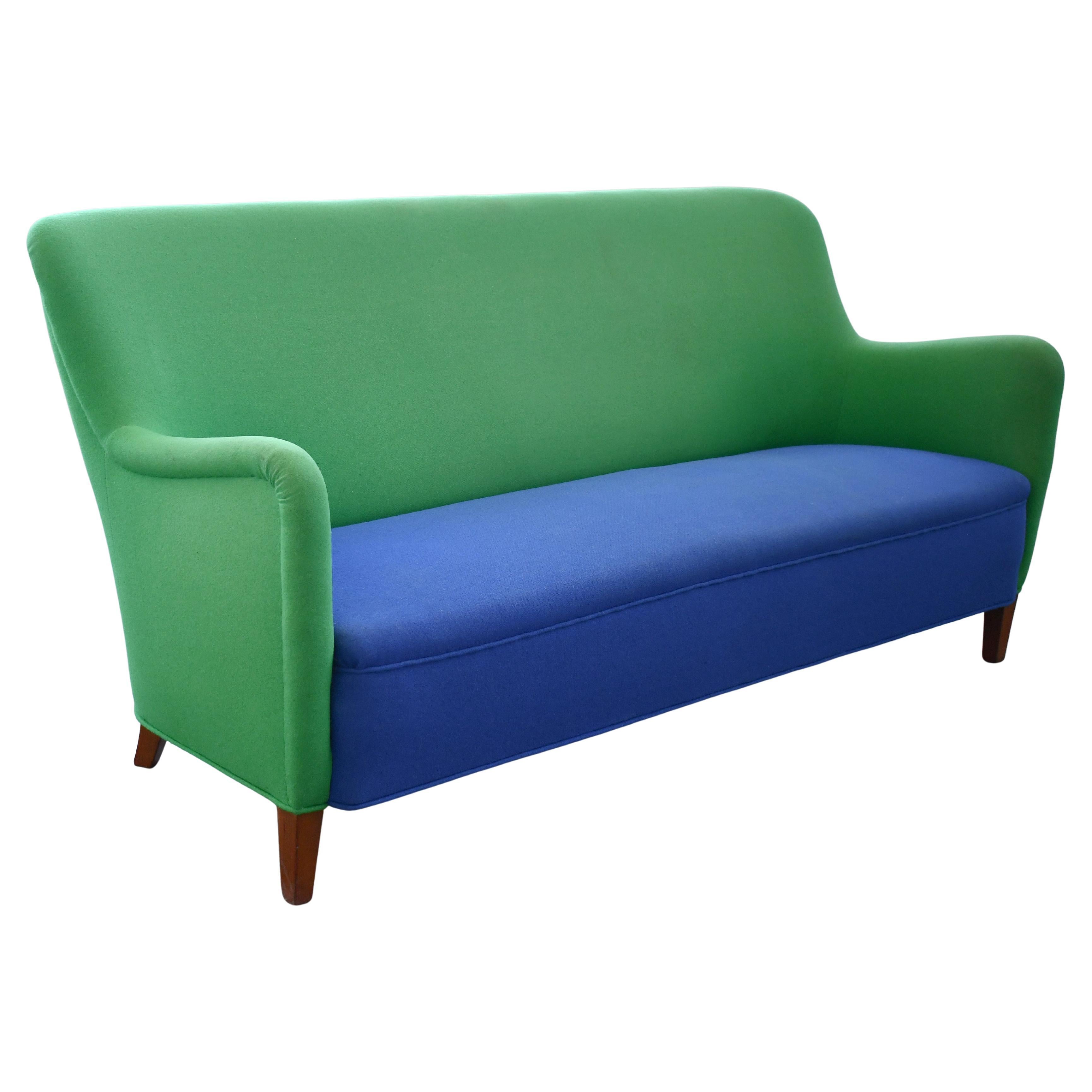 Danish 1950s Sofa in Green Wool in the Style of Peter Hvidt
