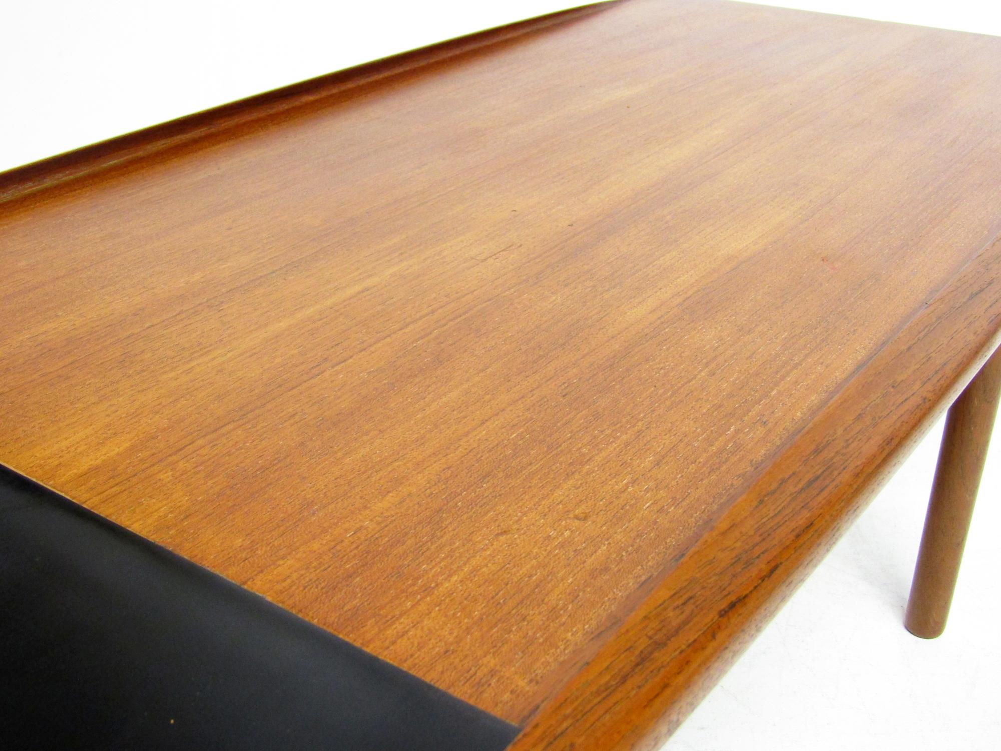 Danish 1950s Surfboard Coffee Table by Grete Jalk For Sale 1