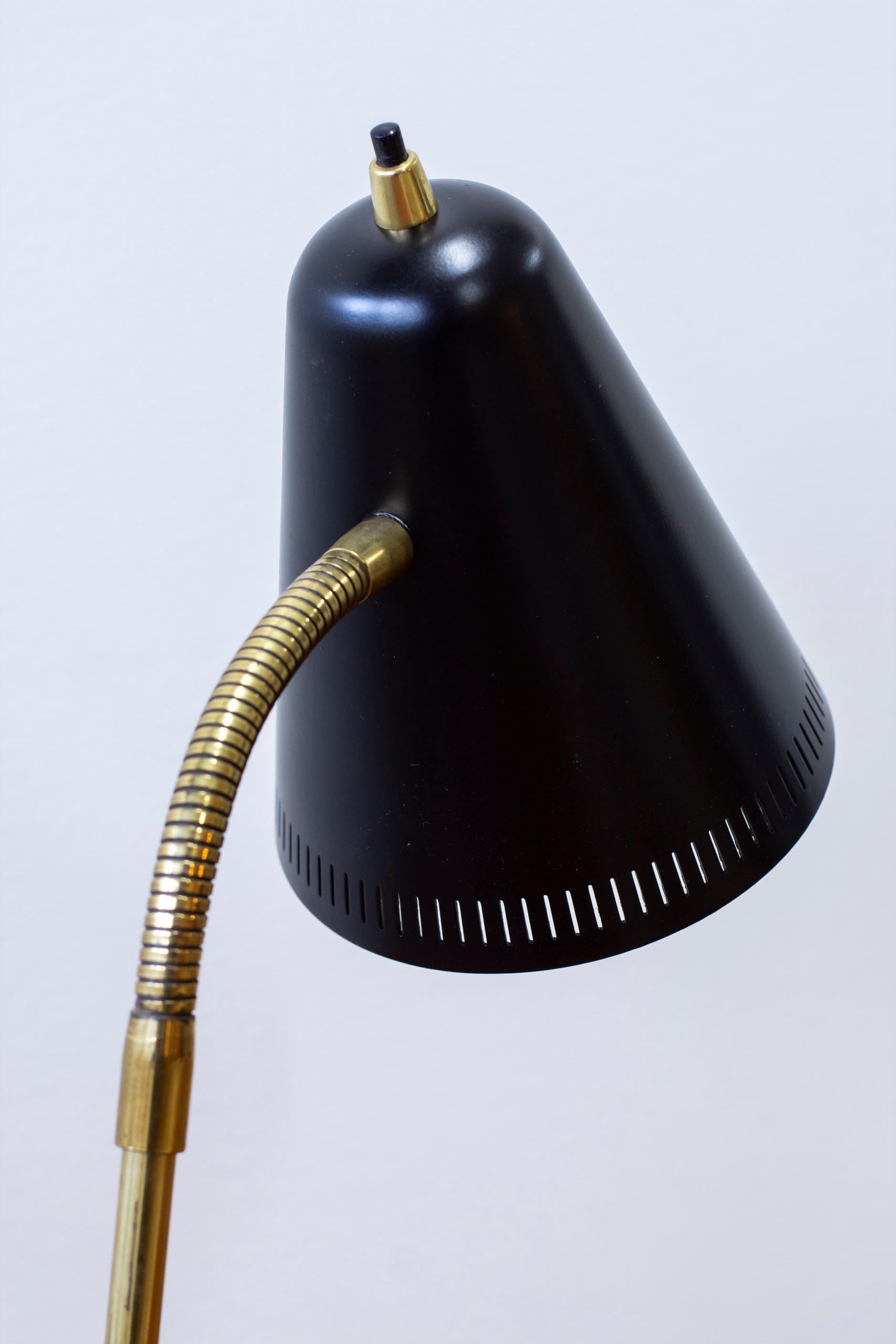 Danish 1950s table lamp in the style of Svend Aage Holm Sørensen, 1950s In Good Condition For Sale In Hägersten, SE