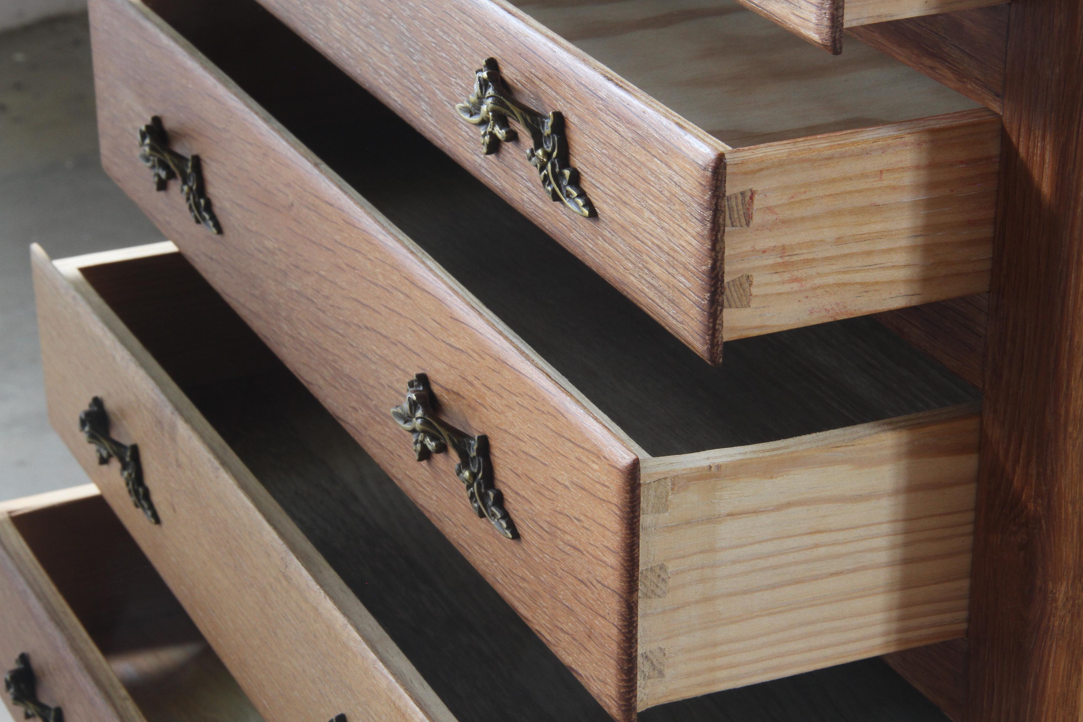 Danish 1960s bedside/nighstand 4 Drawer Dresser in Oak For Sale 5