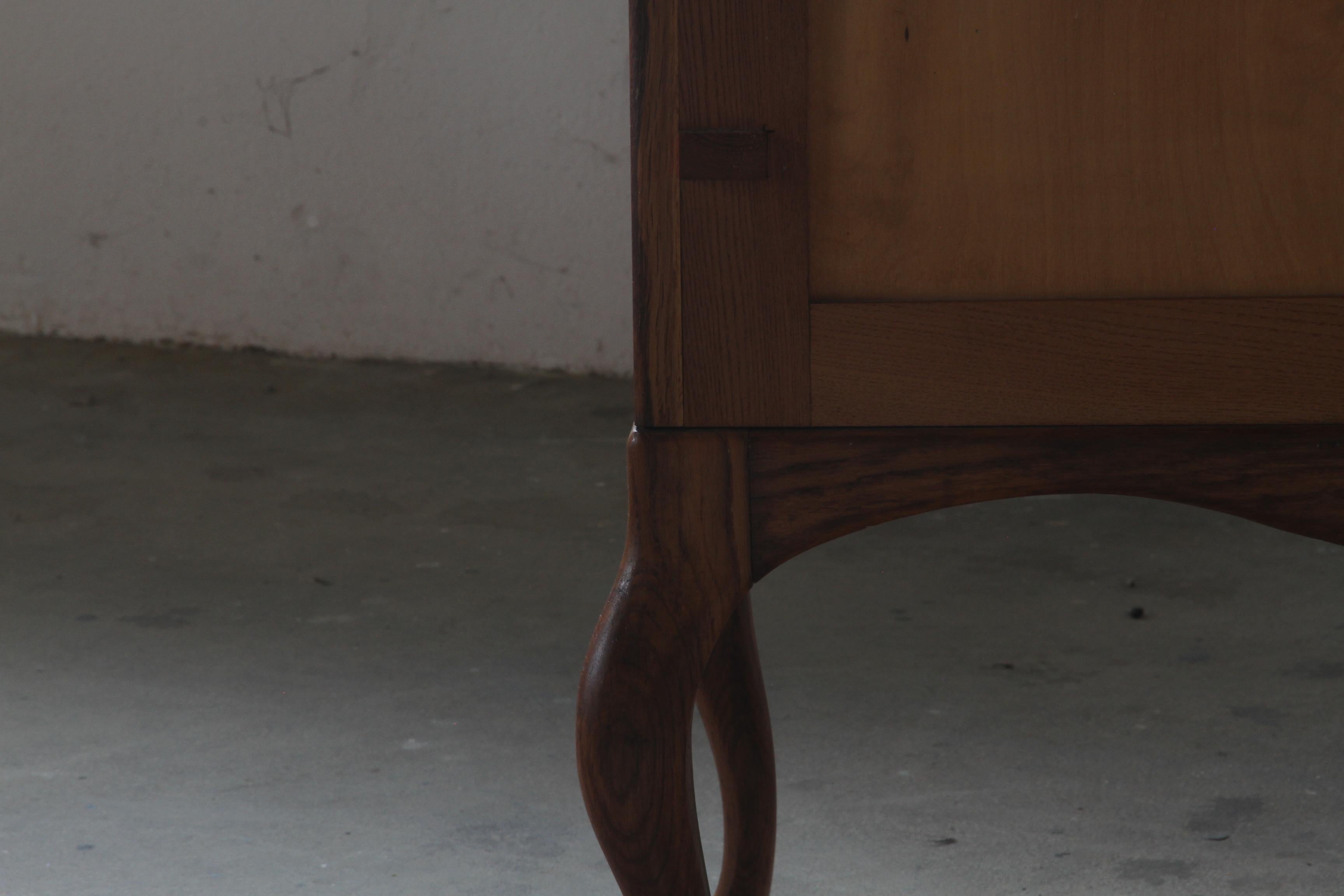 Danish 1960s bedside/nighstand 4 Drawer Dresser in Oak For Sale 9