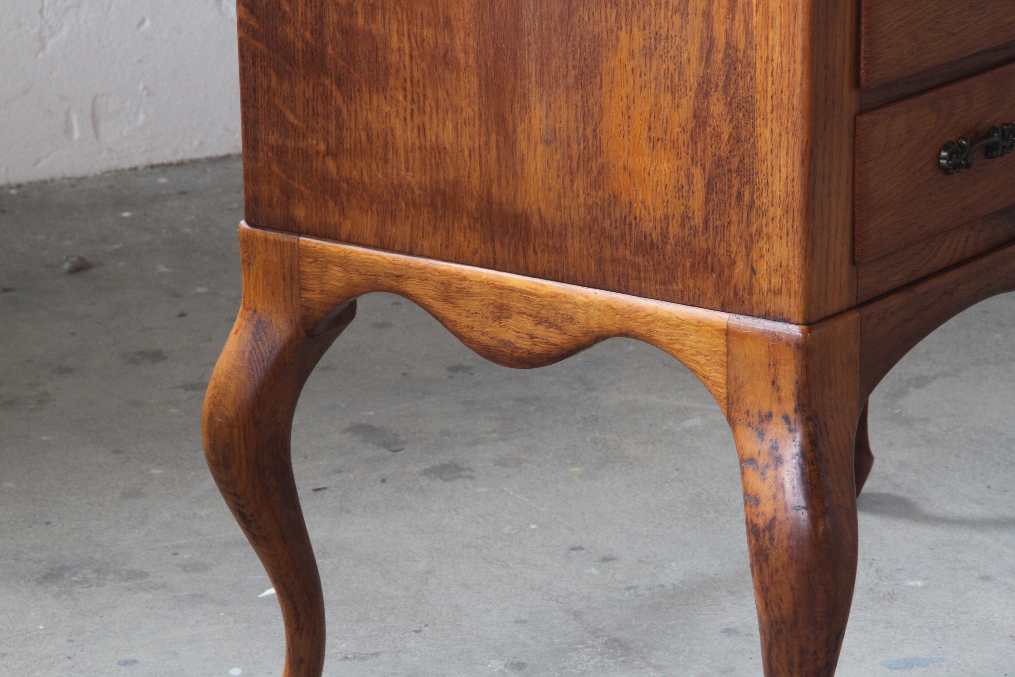 Danish 1960s bedside/nighstand 4 Drawer Dresser in Oak For Sale 1