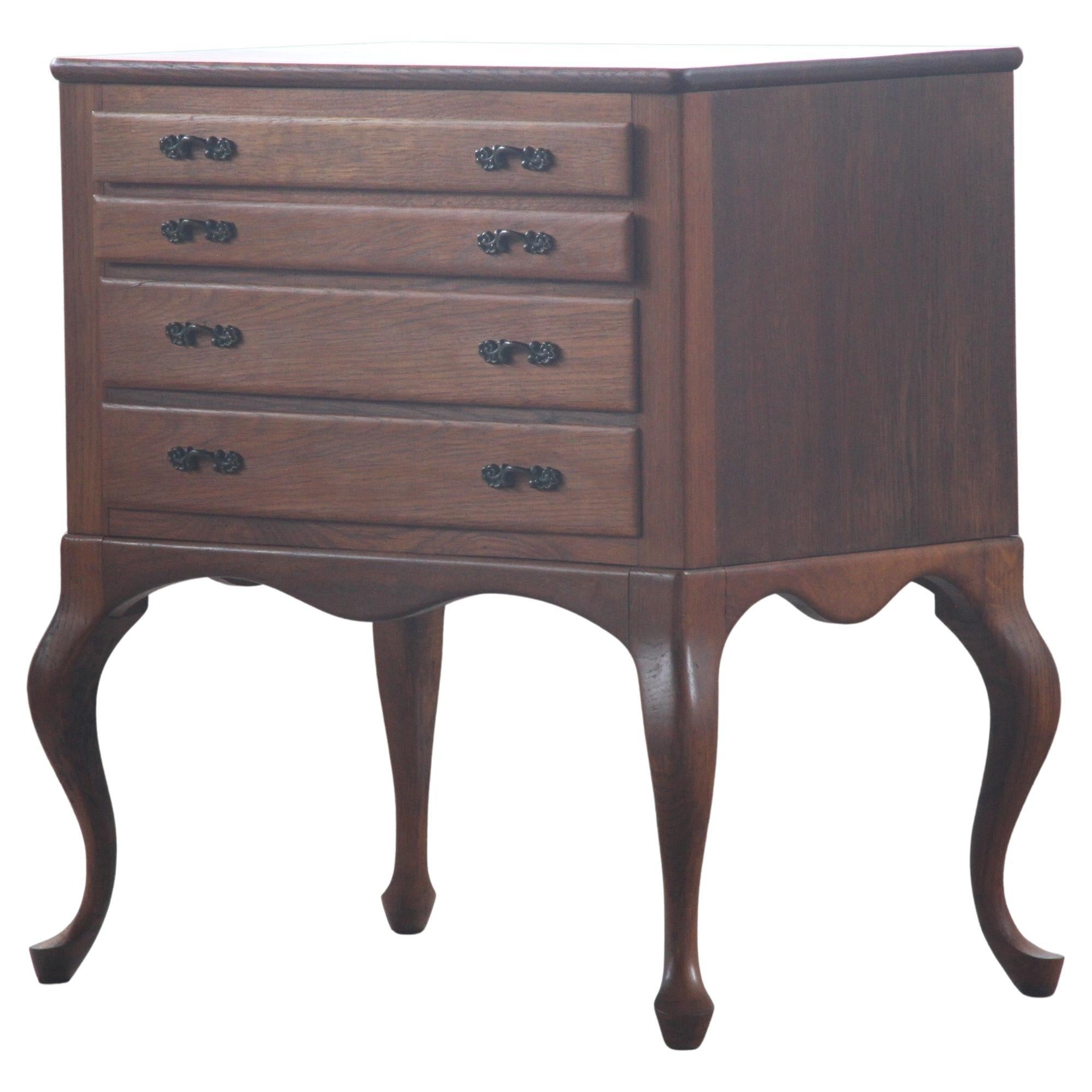 Danish 1960s bedside/nighstand 4 Drawer Dresser in Oak For Sale