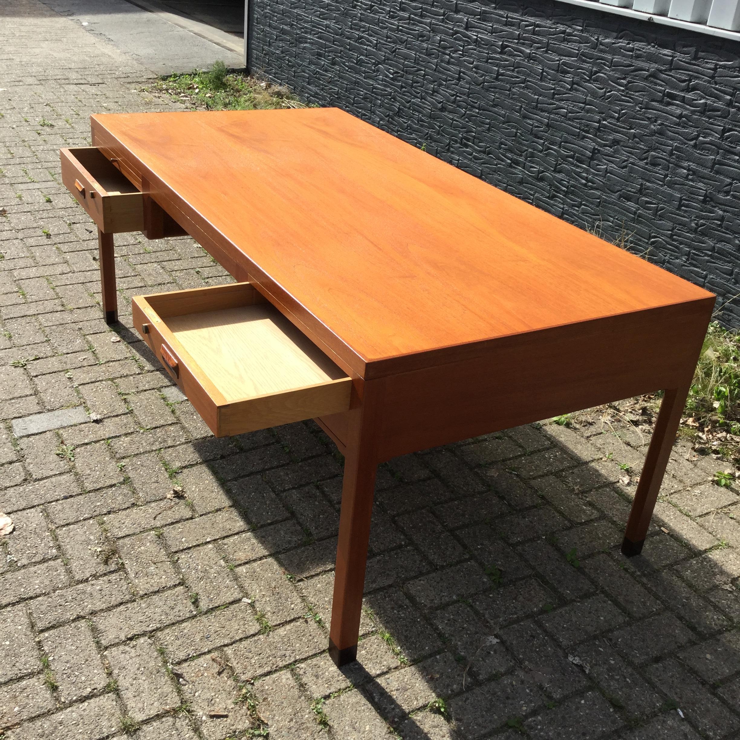 Beautiful Danish Desk by Aksel Bender Madsen & Ejner Larsen, Denmark 1960's  In Good Condition In Utrecht, NL