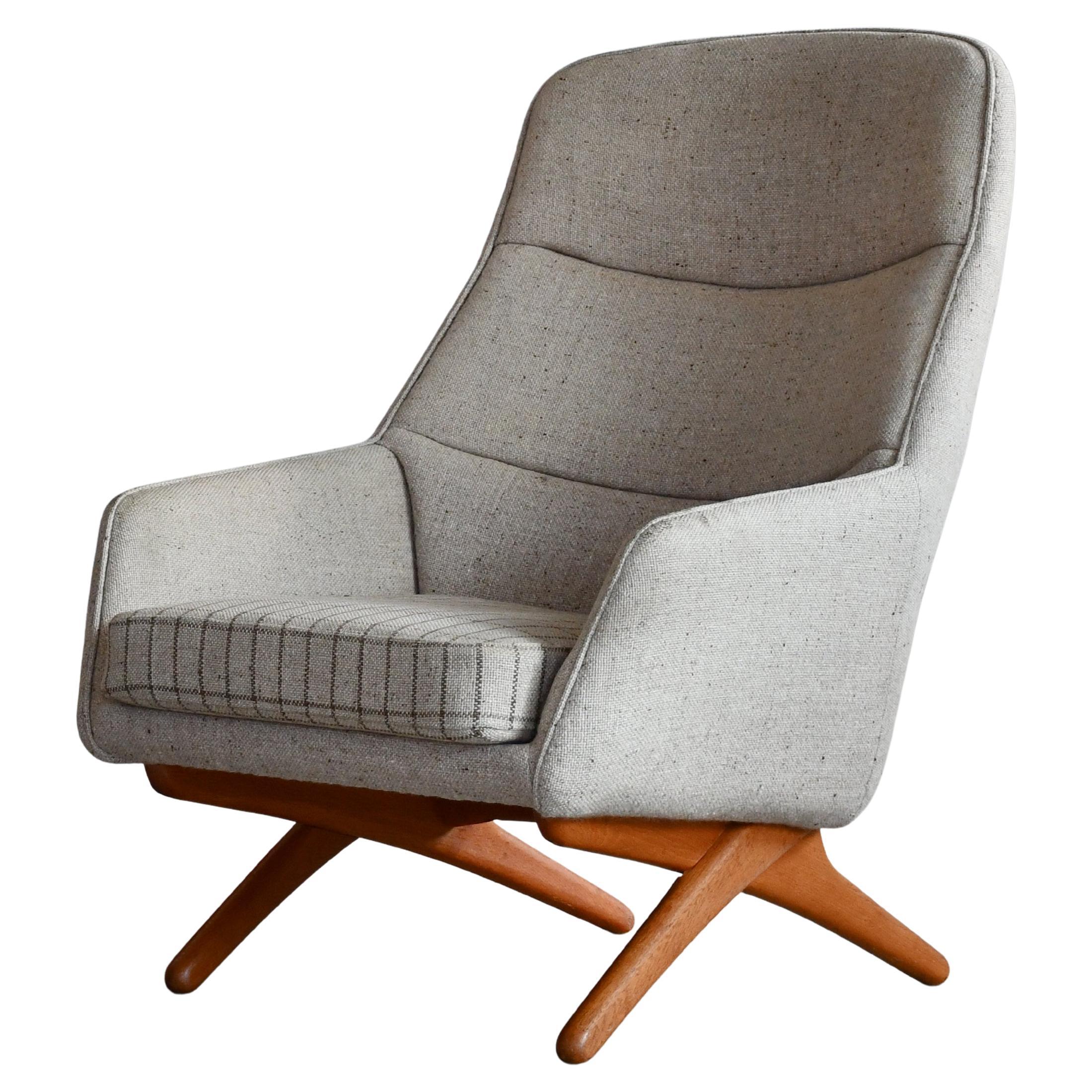 What are lounge chairs called?