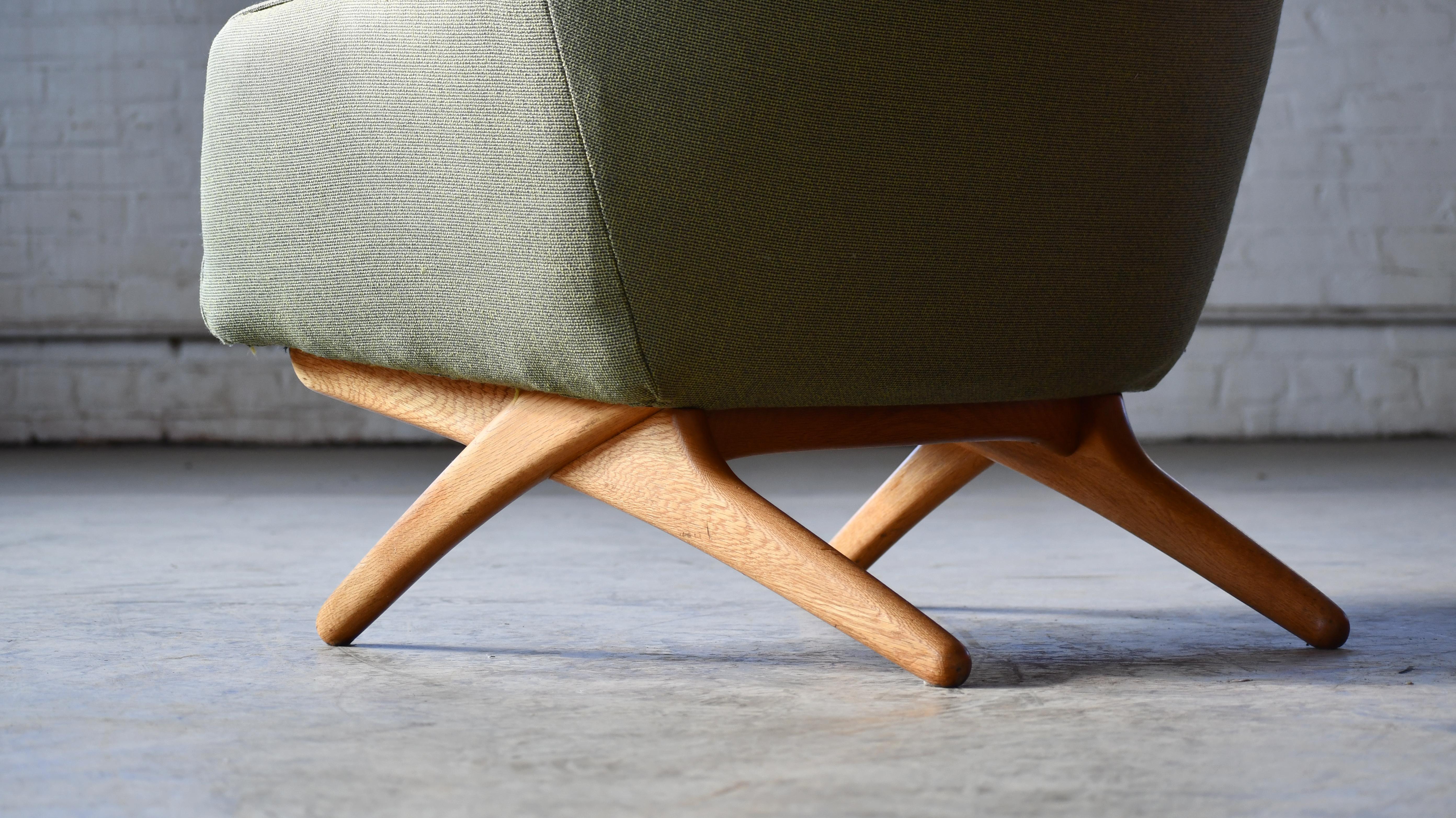 Danish 1960s Easy Lounge Chair with Scissor Legs by Illum Wikkelso with Ottoman In Good Condition In Bridgeport, CT