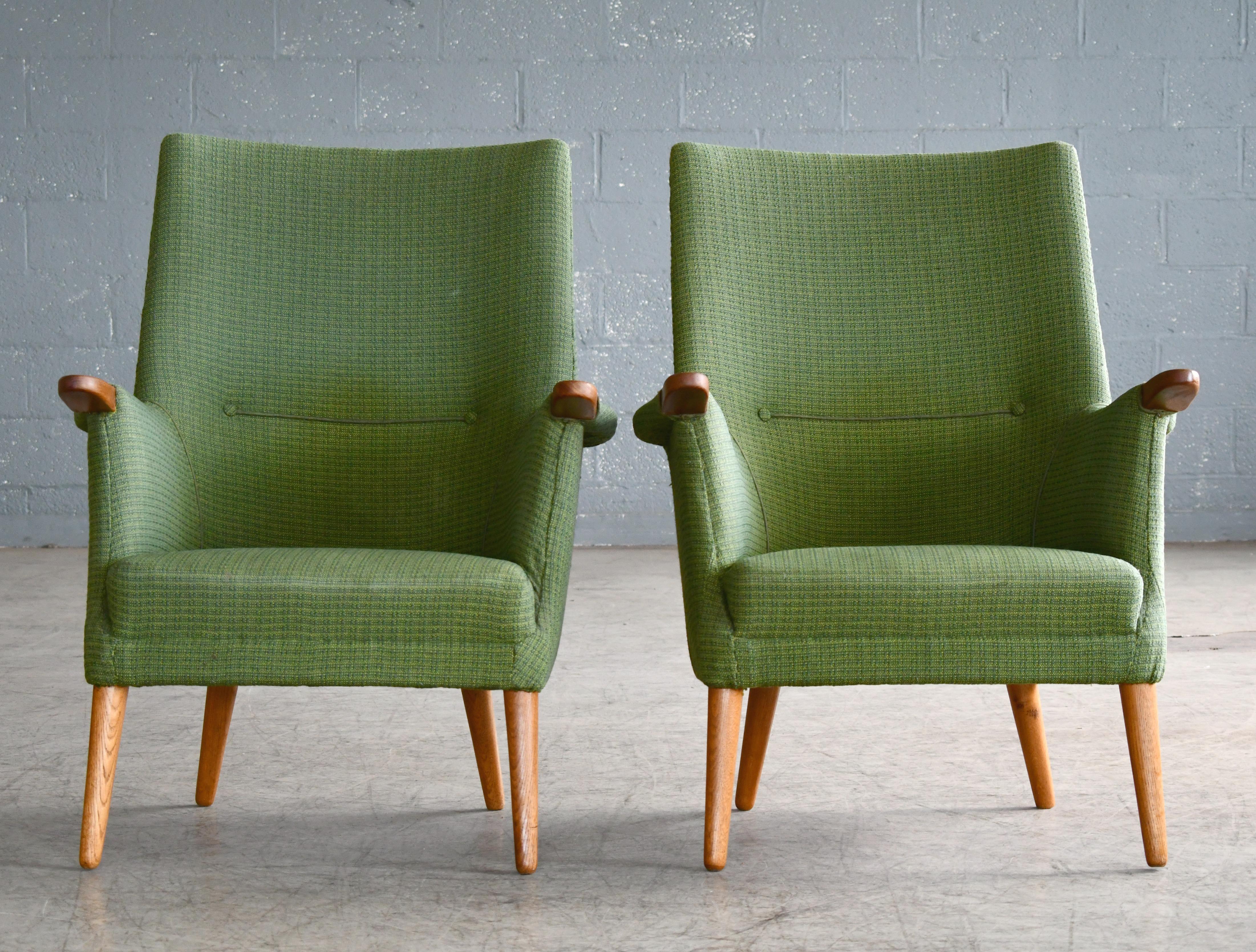 Very charming 1960s pair of lounge chairs in the style of Hans Wegner's mama bear chair designed by Poul M Jessen for PMJ Mobler (chairs marked by the manufacturer). It is a beautiful design with a very similar silhouette and stance to Wegner's
