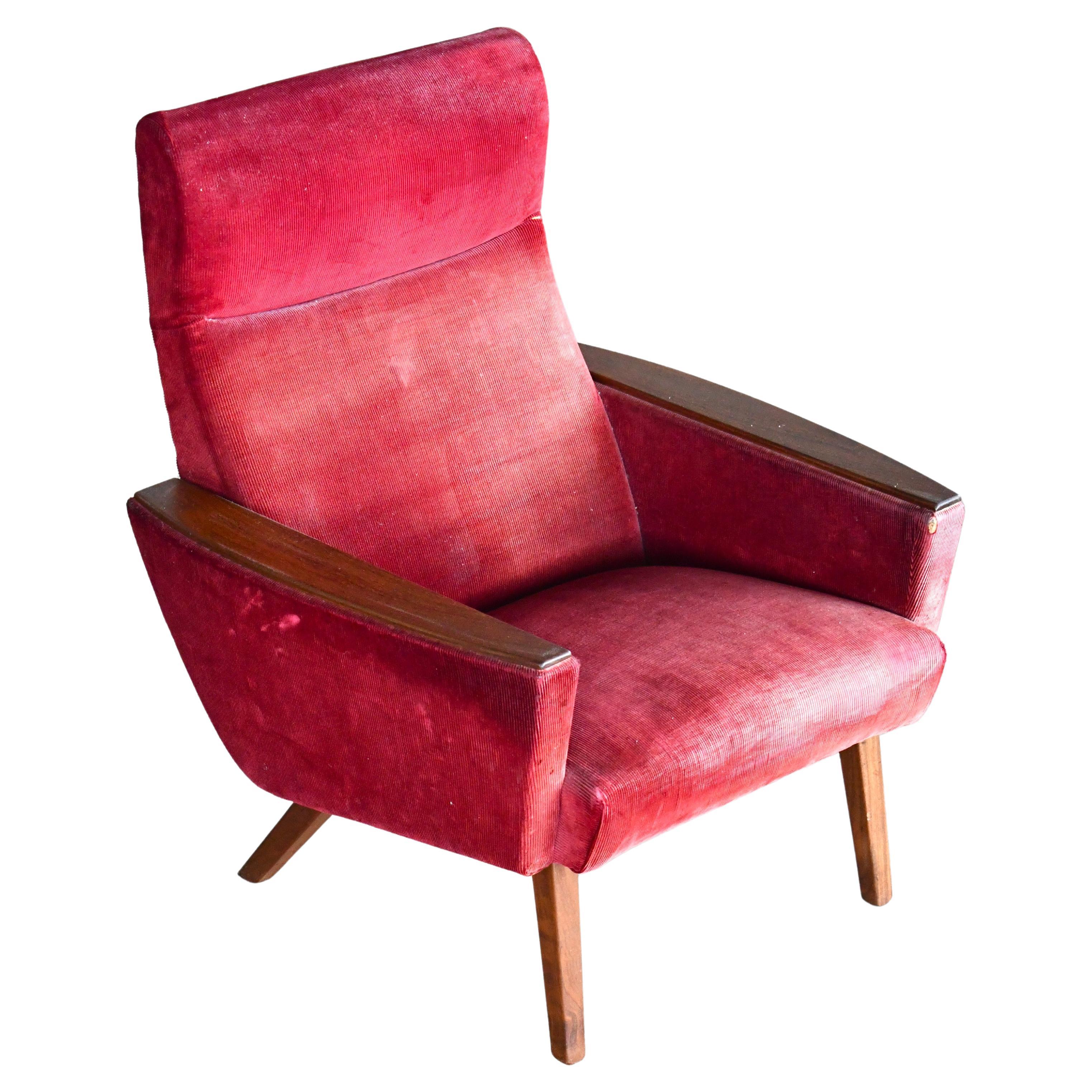 Fauteuil de salon danois à dossier haut des années 1960 avec accents et pieds en teck