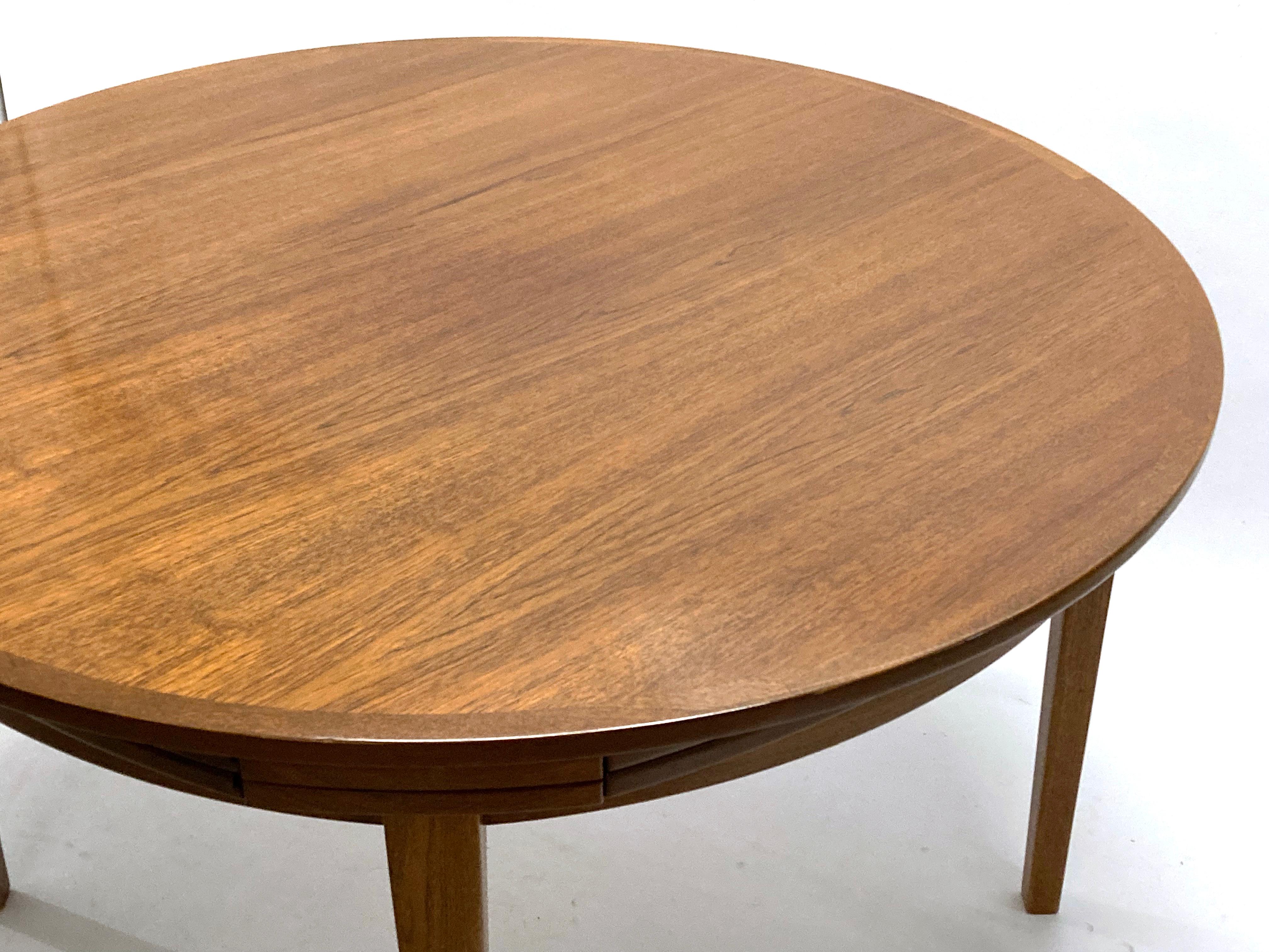 Danish 1960s Lotus Flip Flap Circular Extending Teak Dining Table by Dyrlund In Good Condition In London, GB