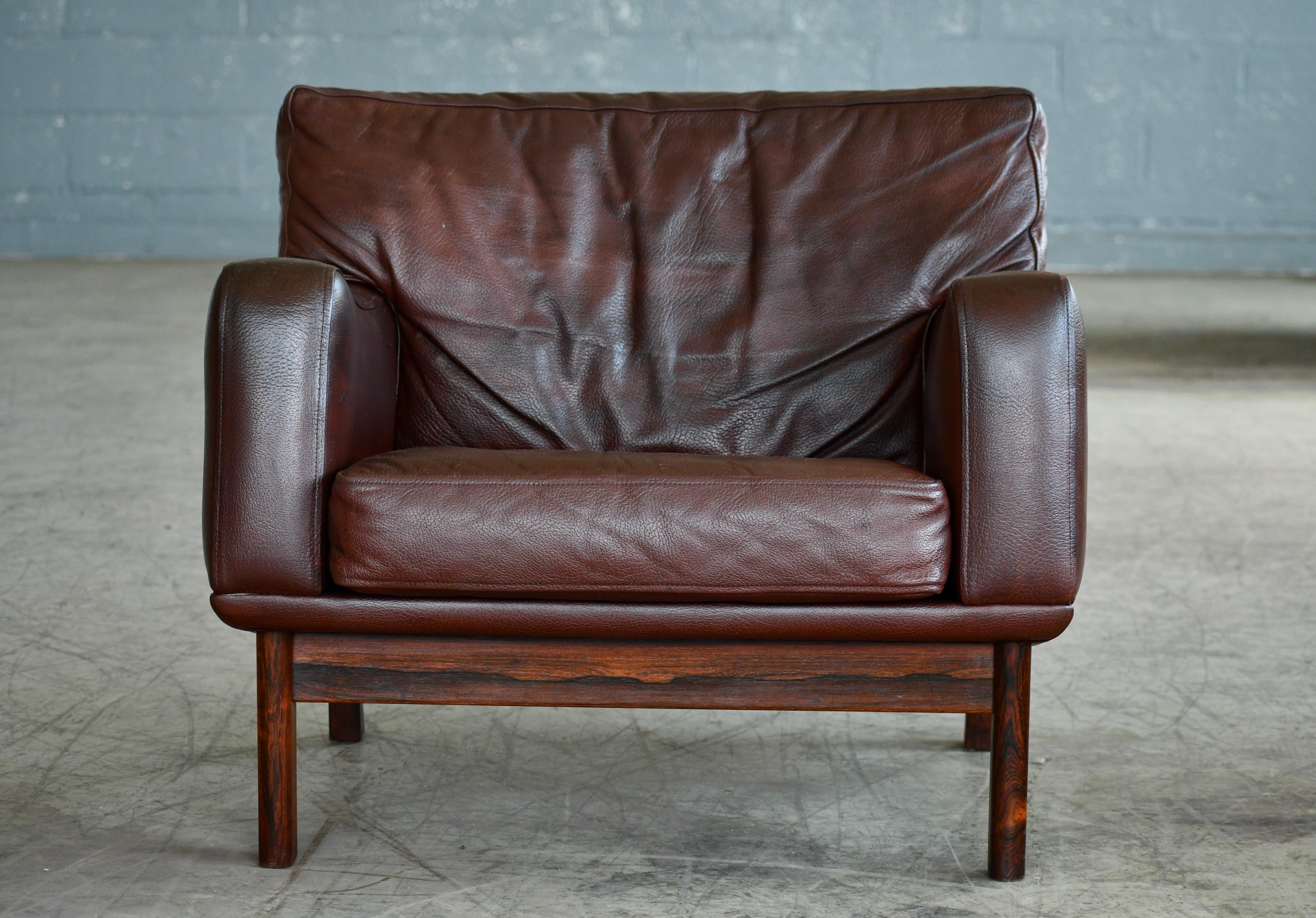 Danish 1960s Lounge Chair in Brown Leather and Rosewood by Erhardsen & Andersen In Good Condition In Bridgeport, CT