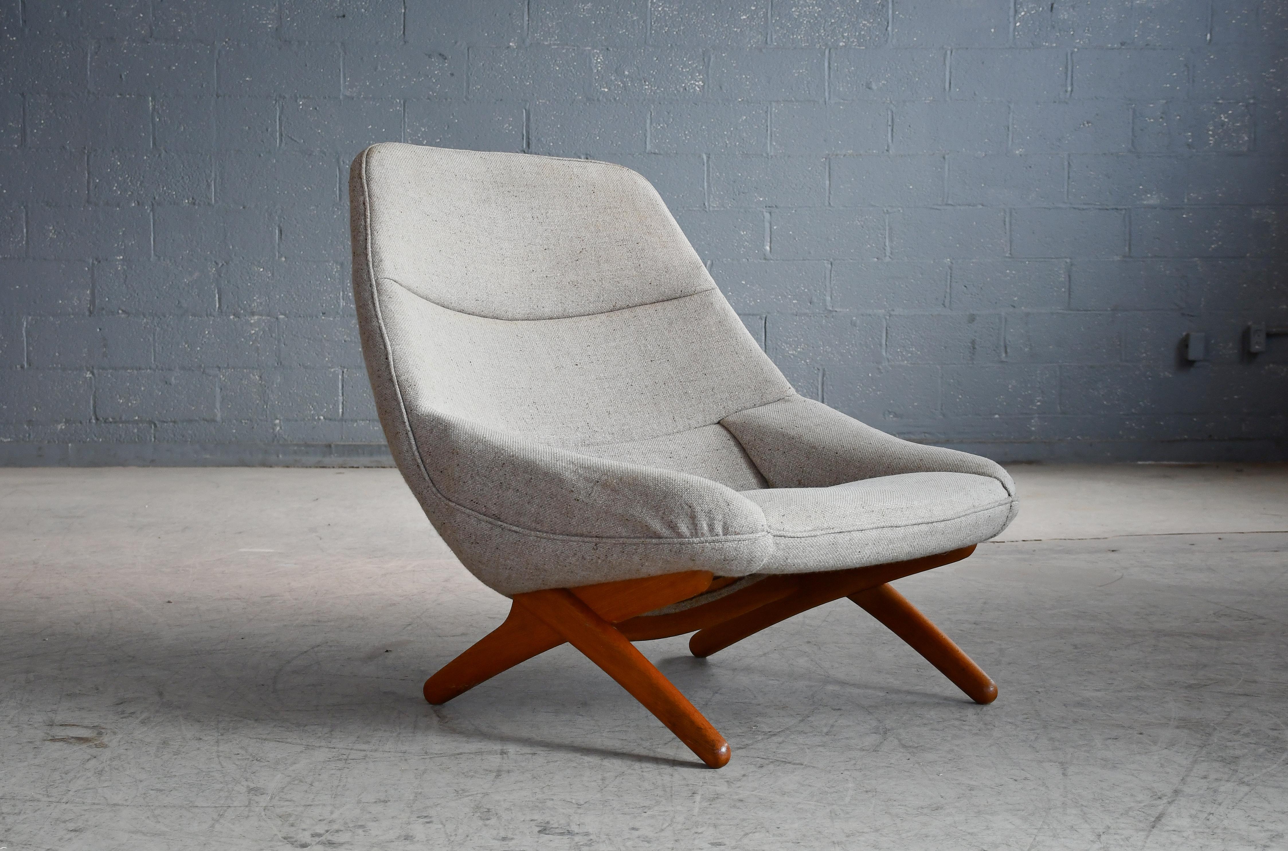 Mid-Century Modern Danish 1960s Lounge Chair Model ML91 with Scissor Legs in Oak by Illum Wikkelso For Sale