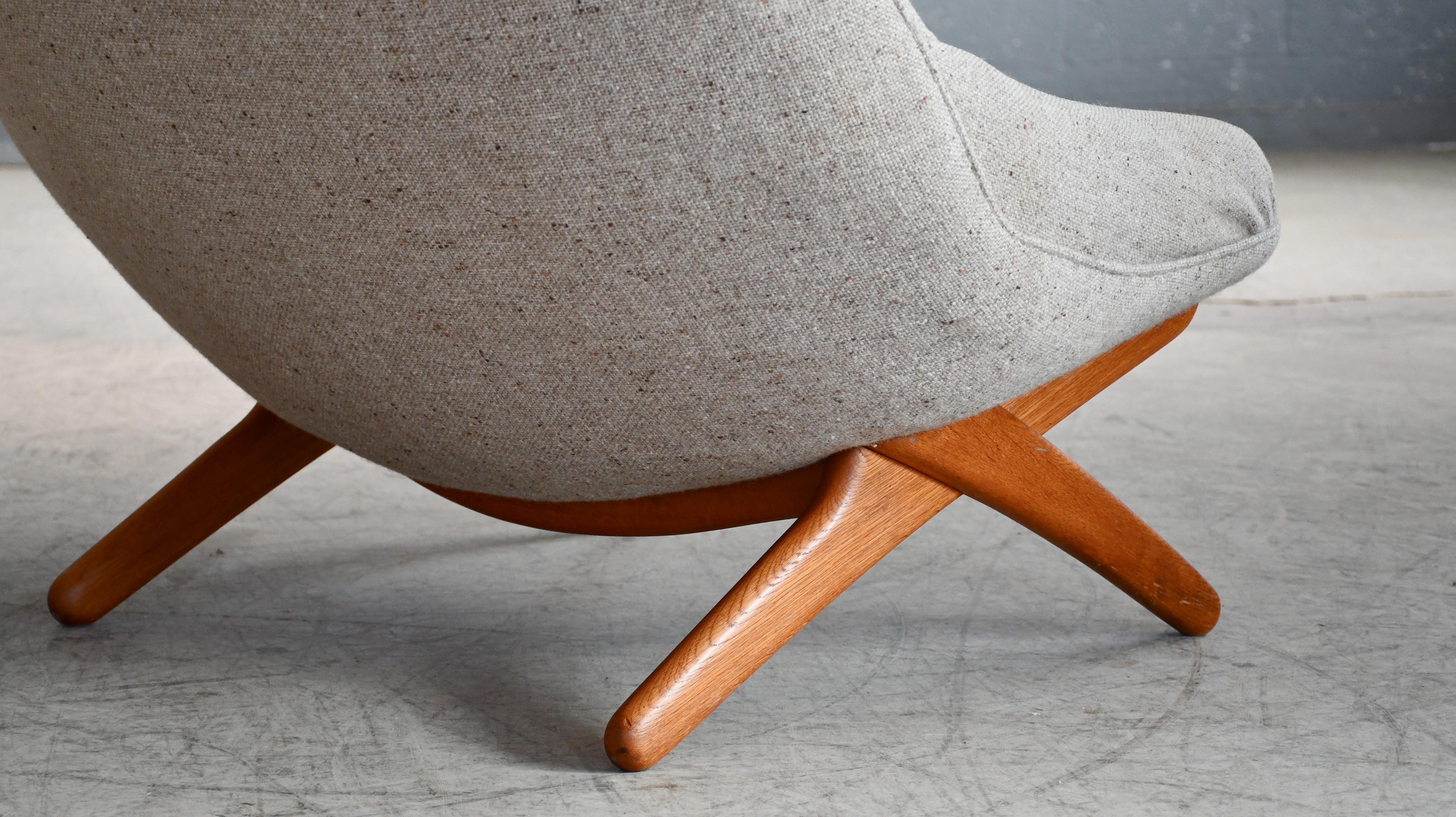 Wool Danish 1960s Lounge Chair Model ML91 with Scissor Legs in Oak by Illum Wikkelso For Sale