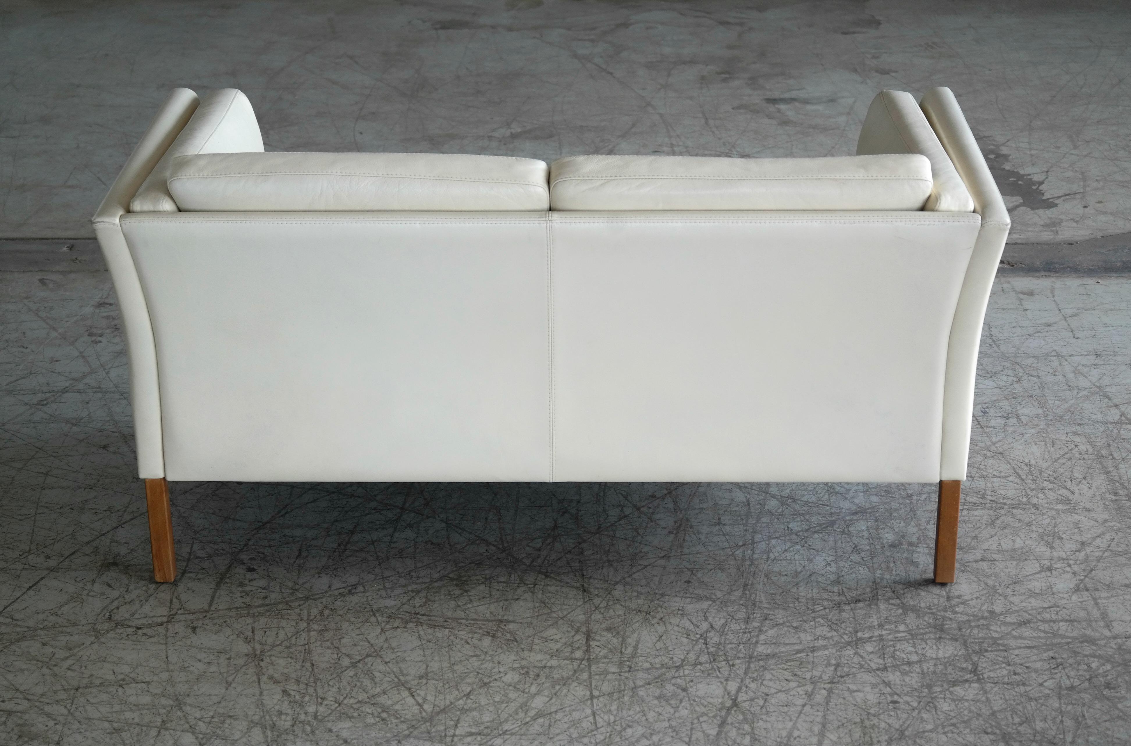 Danish 1960s Loveseat in Cream Colored Leather in Style of Borge Mogensen 3