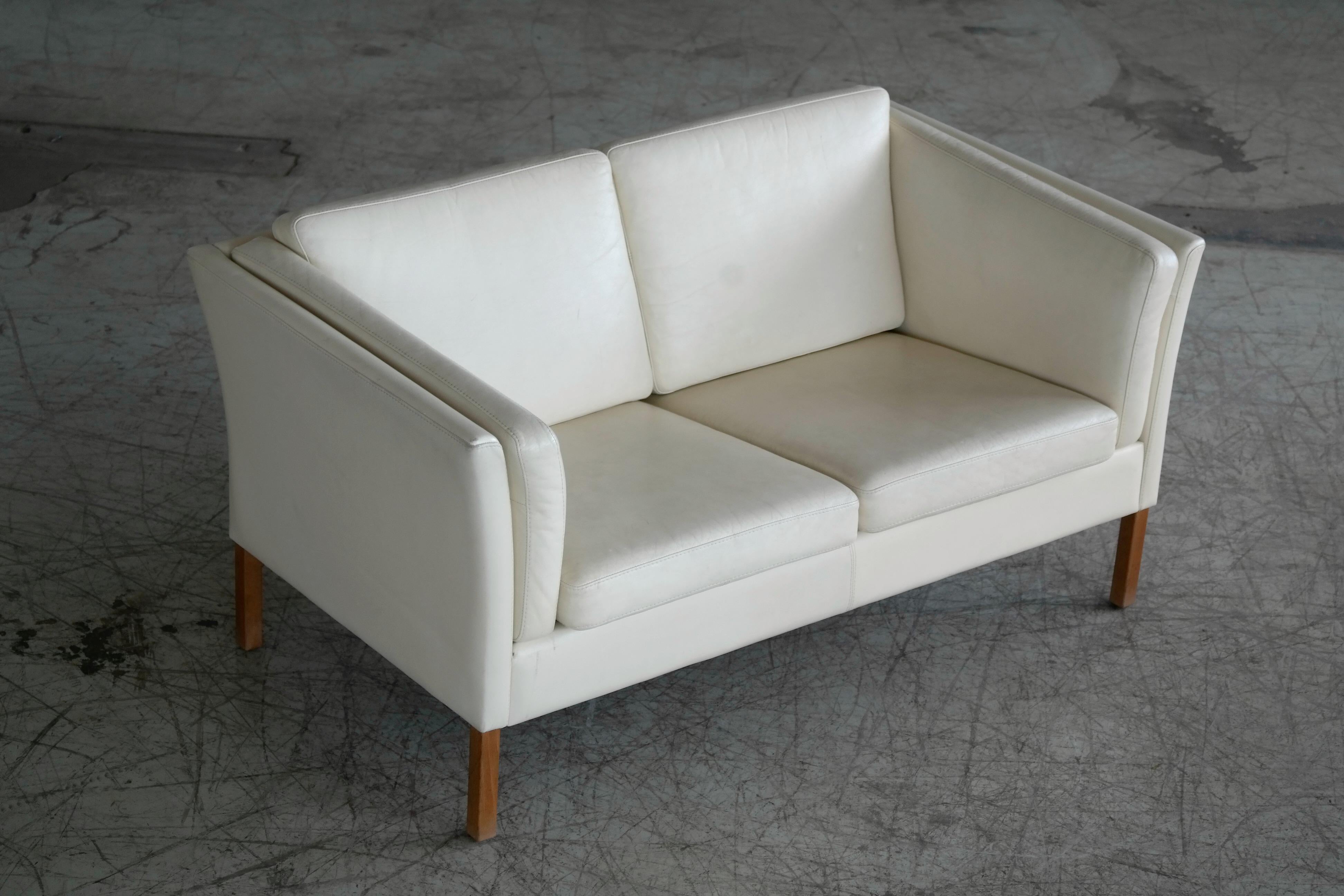 Danish 1960s Loveseat in Cream Colored Leather in Style of Borge Mogensen 1