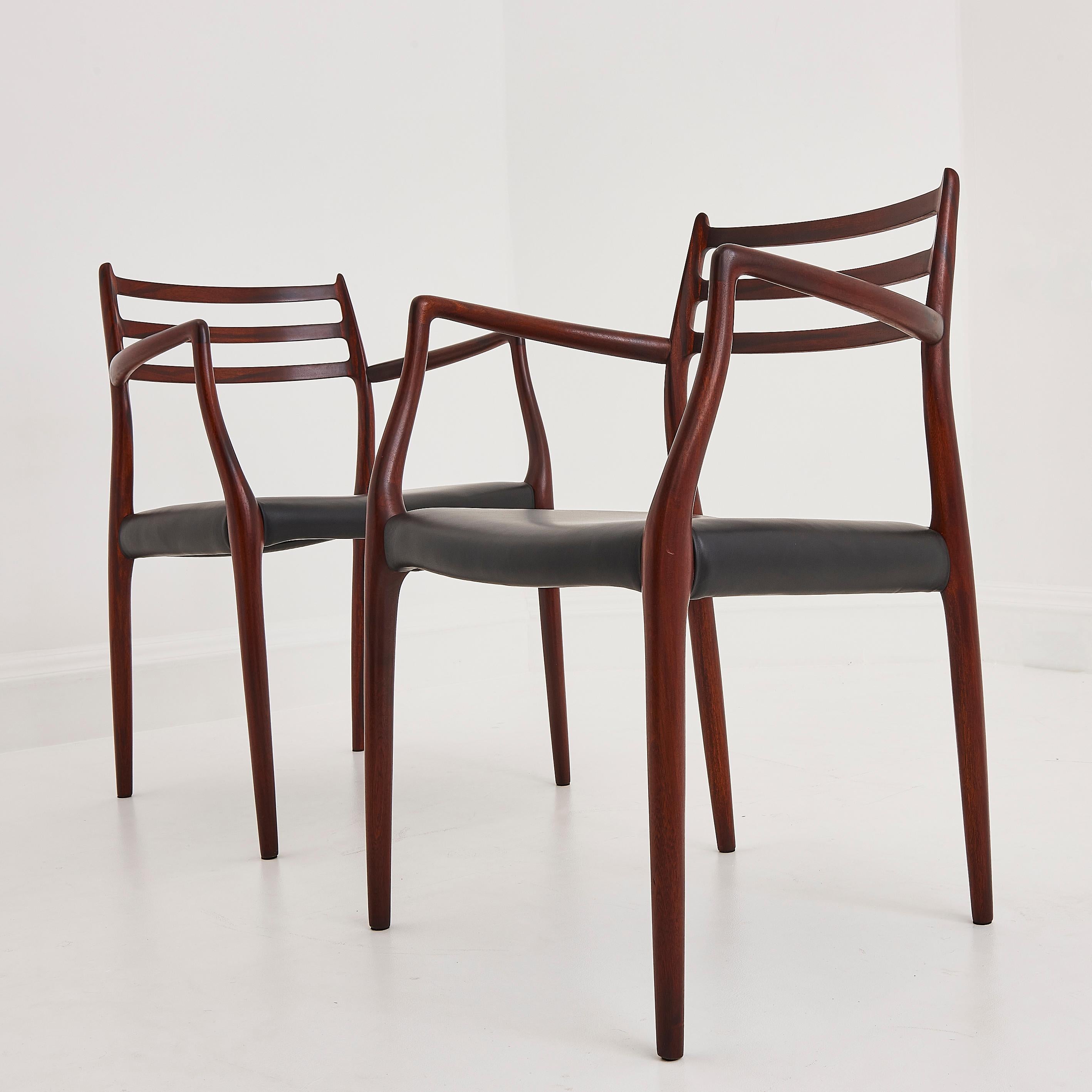 Poltrone danesi in mogano e pelle nera Niels Otto Moller 'Model 62' degli anni '60 In condizioni buone in vendita a London, GB