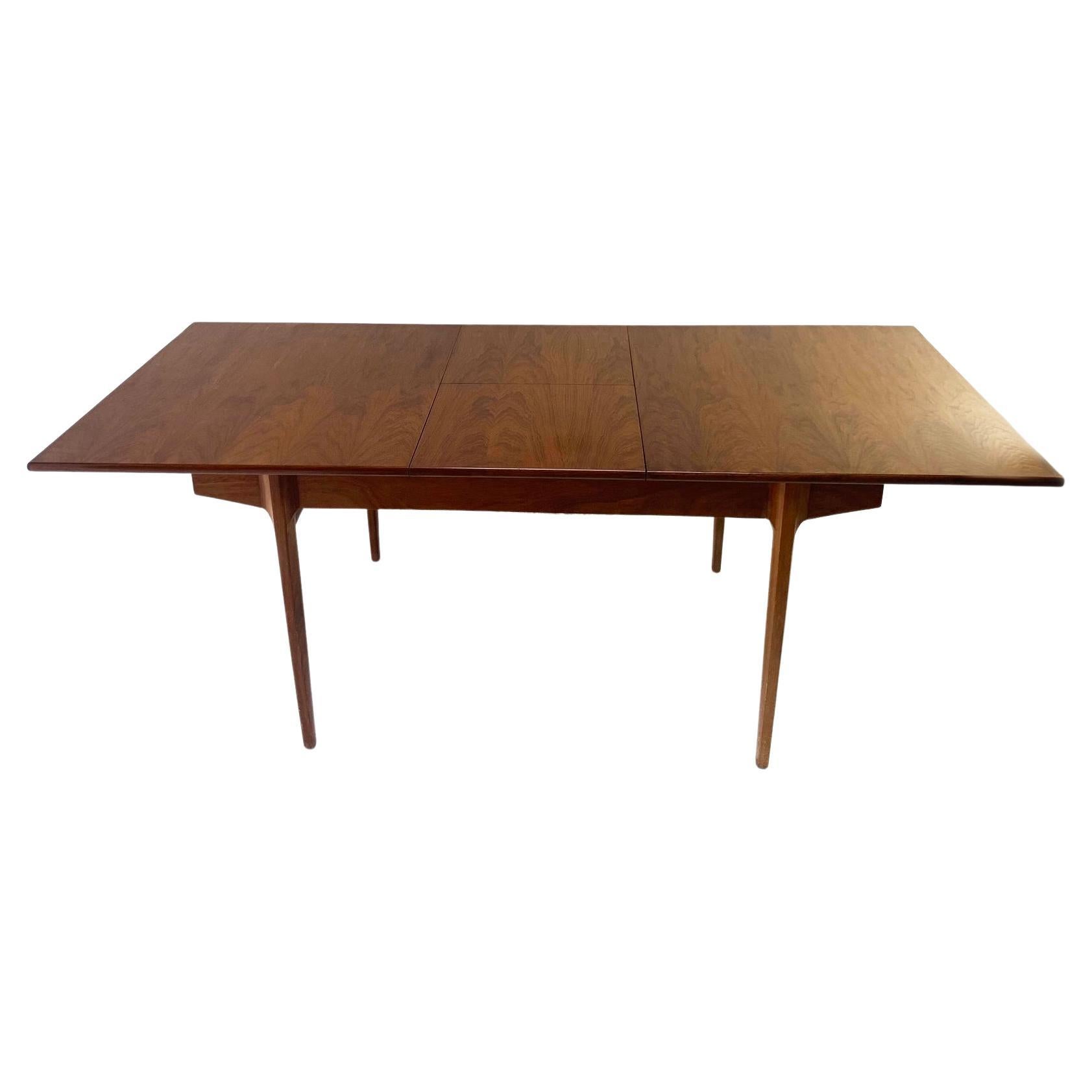 MidCentury Modern Style Extending Dining Table For Sale at 1stDibs