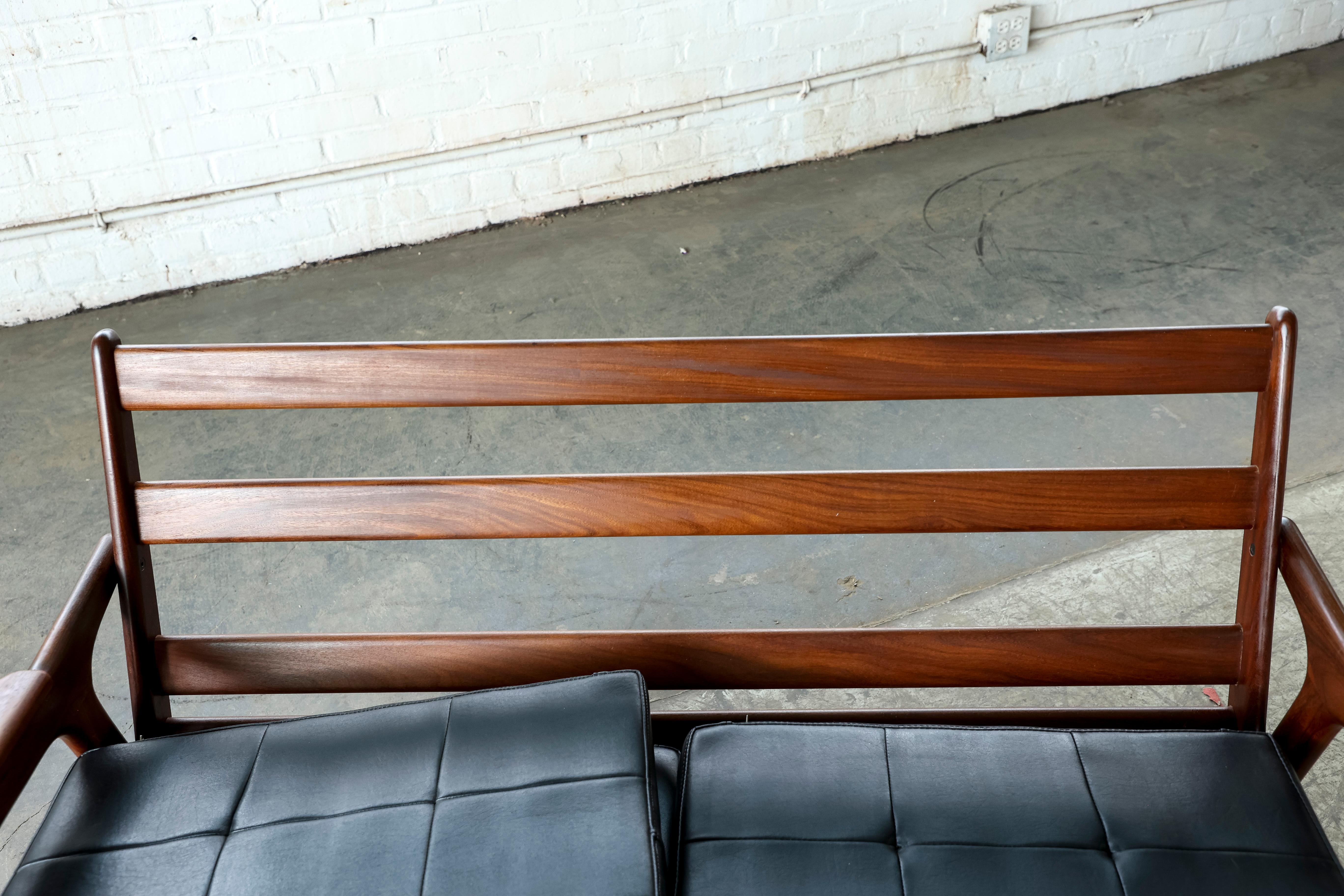 Danish 1960s Midcentury Settee in Teak and Leather For Sale 5